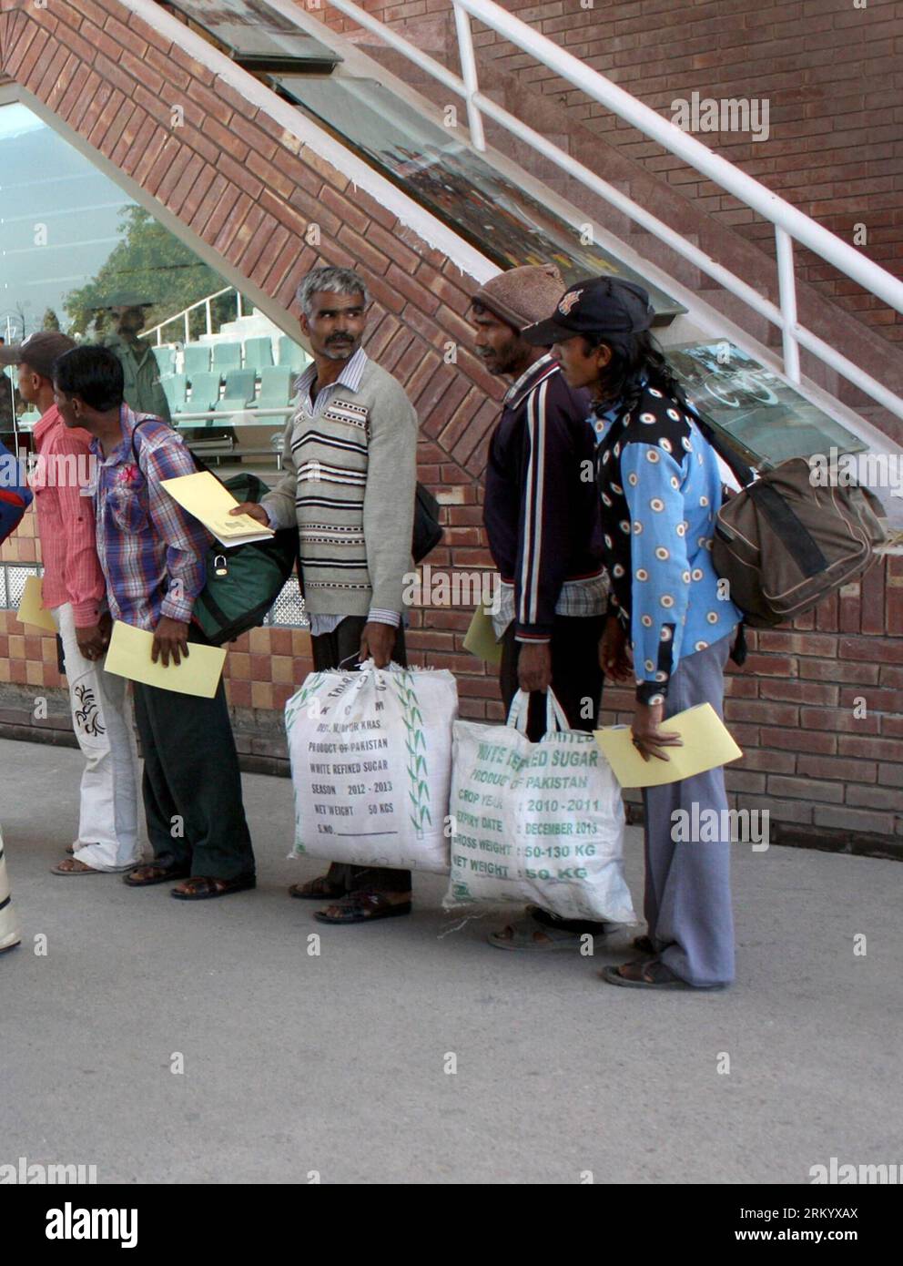 Indian to pakistani border hi-res stock photography and images - Alamy