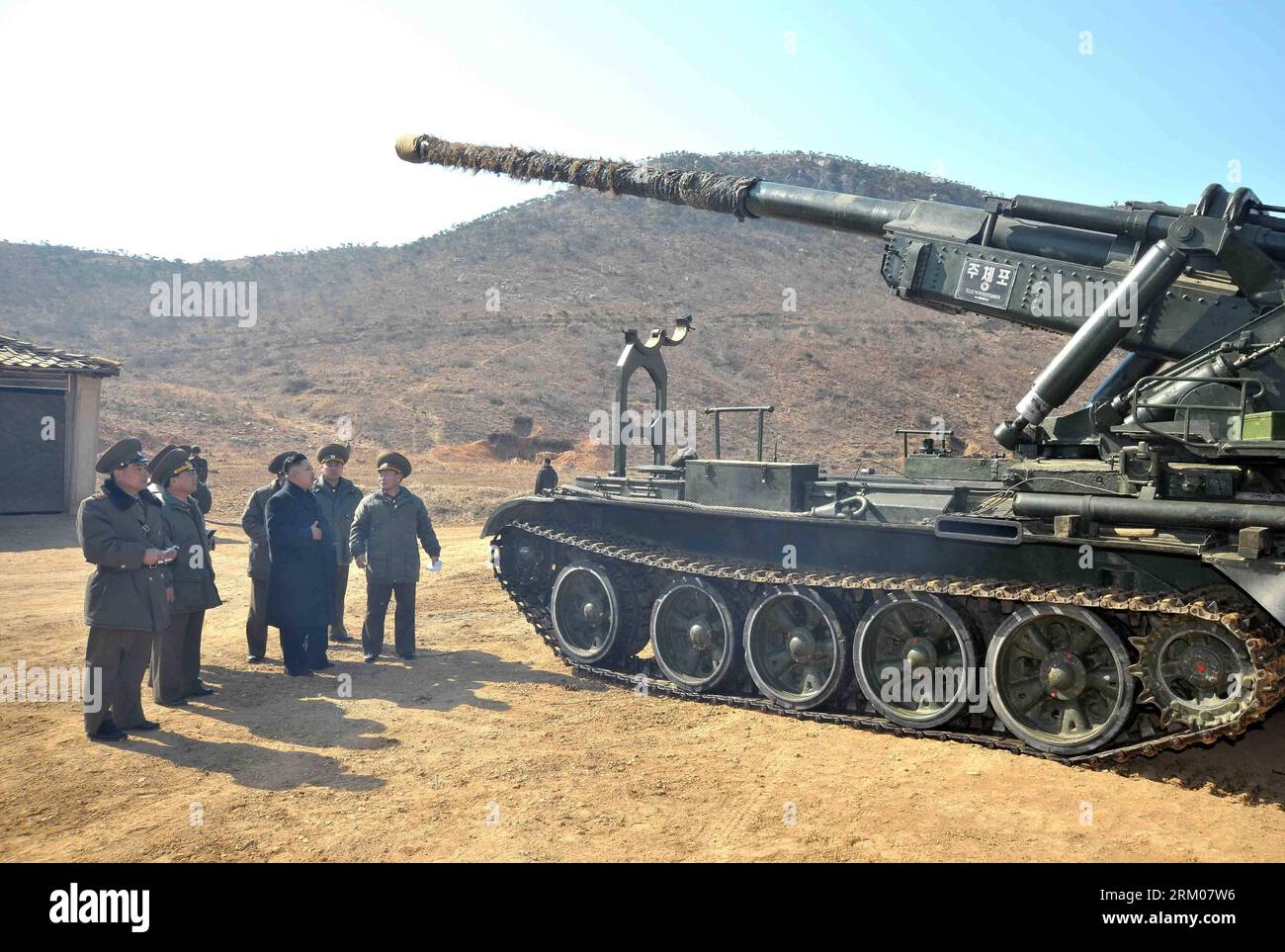 Bildnummer: 59341374  Datum: 12.03.2013  Copyright: imago/Xinhua (130312) -- PYONGYANG, March 12, 2013 (Xinhua) -- Photo released by KCNA news agency on March 12, 2013 shows Kim Jong Un (3rd R), top leader of the Democratic People s Republic of Korea (DPRK), inspecting a long-range artillery sub-unit of Korean People s Army Unit 641, March 11, 2013. (Xinhua/KCNA) (zw) DPRK-MILITARY-KIM JONG UN PUBLICATIONxNOTxINxCHN Politik People Panzer Militär Artillerie Armee x0x xdd Korea Nordkorea premiumd 2013 quer Aufmacher      59341374 Date 12 03 2013 Copyright Imago XINHUA  Pyongyang March 12 2013 XI Stock Photo