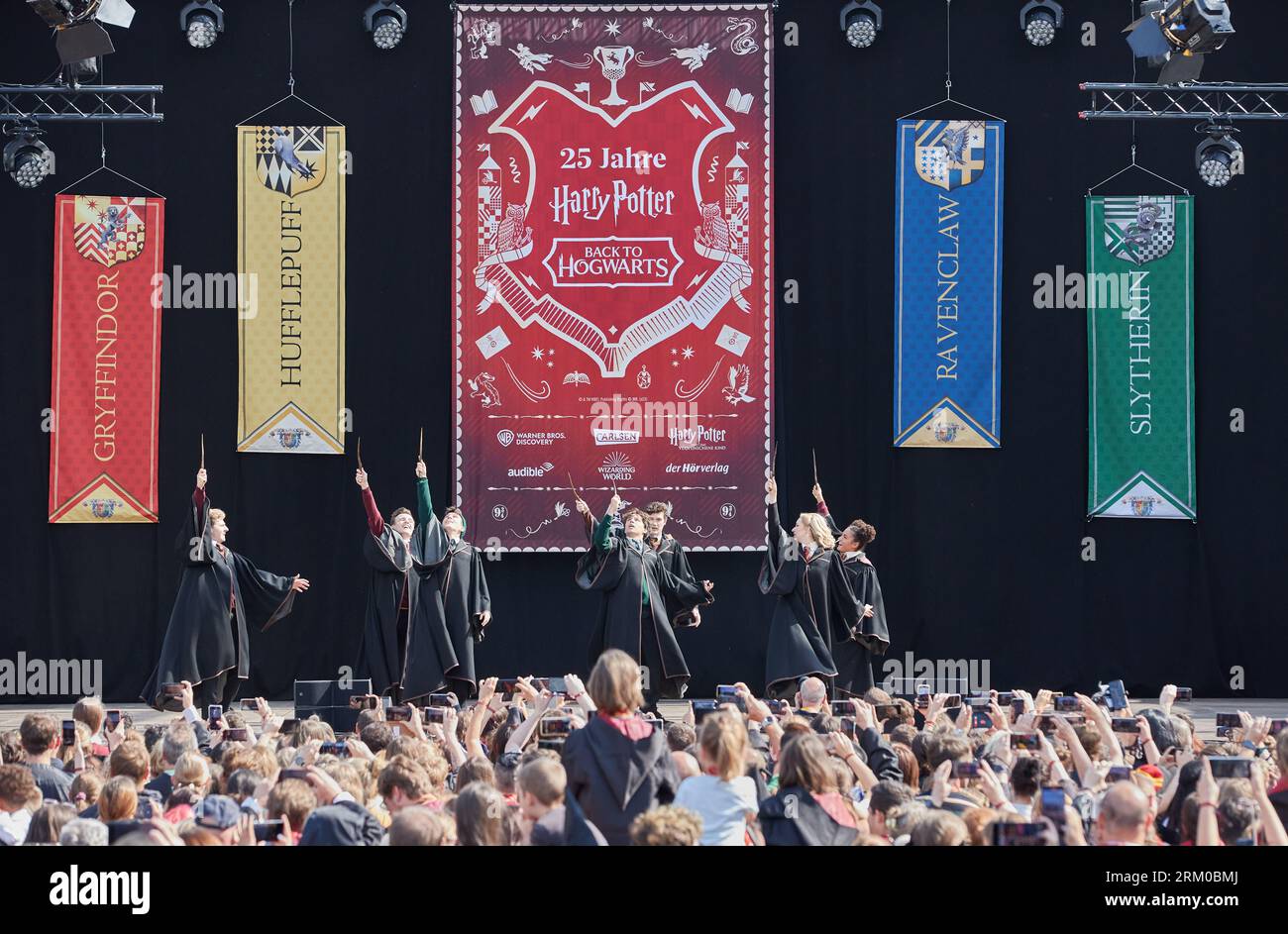 Hamburg, Germany. 26th Aug, 2023. Performers perform the show excerpt \