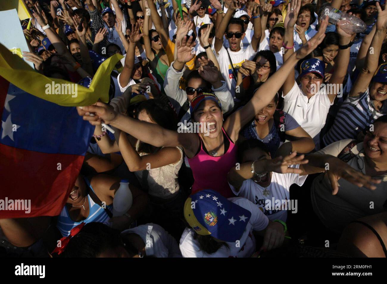 Bildnummer: 59408655  Datum: 21.03.2013  Copyright: imago/Xinhua Supporters of opposition presidential candidate Henrique Capriles attend a rally in Naguanagua of Carabobo State, Venezuela, on March 21, 2013. (Xinhua/Juan Carlos Hernandez)(ctt) VENEZUELA-NAGUANAGUA-PRESIDENTIAL ELETION-RALLY PUBLICATIONxNOTxINxCHN People xns x0x 2013 quer premiumd     59408655 Date 21 03 2013 Copyright Imago XINHUA Supporters of Opposition Presidential Candidate Henrique  attend a Rally in  of Carabobo State Venezuela ON March 21 2013 XINHUA Juan Carlos Hernandez CTT Venezuela  Presidential eletion Rally PUBLI Stock Photo
