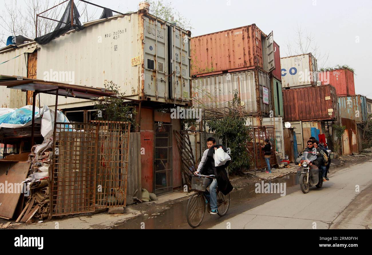 Bildnummer: 59411295  Datum: 22.03.2013  Copyright: imago/Xinhua (130322) -- SHANGHAI, March 22, 2013 (Xinhua) -- Locals walk past container apartments in Sanlin Town in suburban Shanghai, east China, March 22, 2013. With a monthly rent of 500 yuan (about 80 U.S. dollars) for each container, three migrant worker families settled into their low-cost homes converted from abandoned containers in the metropolis. (Xinhua/Pei Xin) (wqq) CHINA-SHANGHAI-CONTAINER APARTMENT (CN) PUBLICATIONxNOTxINxCHN xcb x2x 2013 quer o0 Gesellschaft Politik Terror Anschlag Terroranschlag Bombe Bombenanschlag o00 Armu Stock Photo