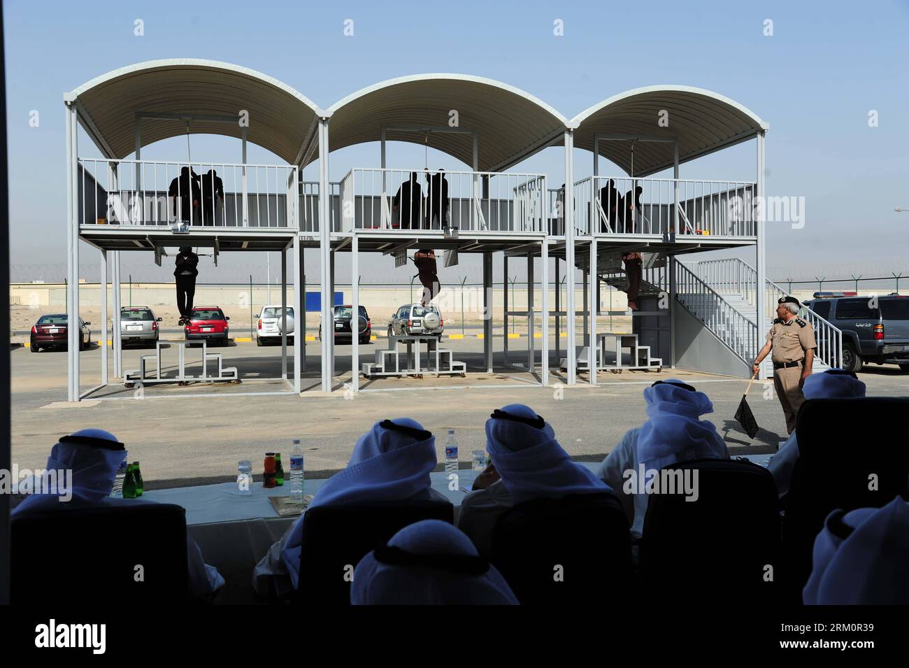 Bildnummer: 59465102  Datum: 01.04.2013  Copyright: imago/Xinhua (130401) -- KUWAIT CITY, APRIL 1, 2013 (Xinhua) -- Three men are executed by hanging in west of Kuwait City, capital of Kuwait, on April 1, 2013. Three convicted murderers, a Pakistani, a Saudi and a stateless Arab, were hanged on Monday. It s the first executions in Kuwait since May 2007, according to the ministry of justice. (Xinhua/Noufal Ibrahim) (jl) KUWAIT-MURDERER-EXECUTION PUBLICATIONxNOTxINxCHN Gesellschaft Kriminalität Mörder erhängt Exekution Hinrichtung erhängen Tötung x0x xub 2013 quer premiumd      59465102 Date 01 Stock Photo