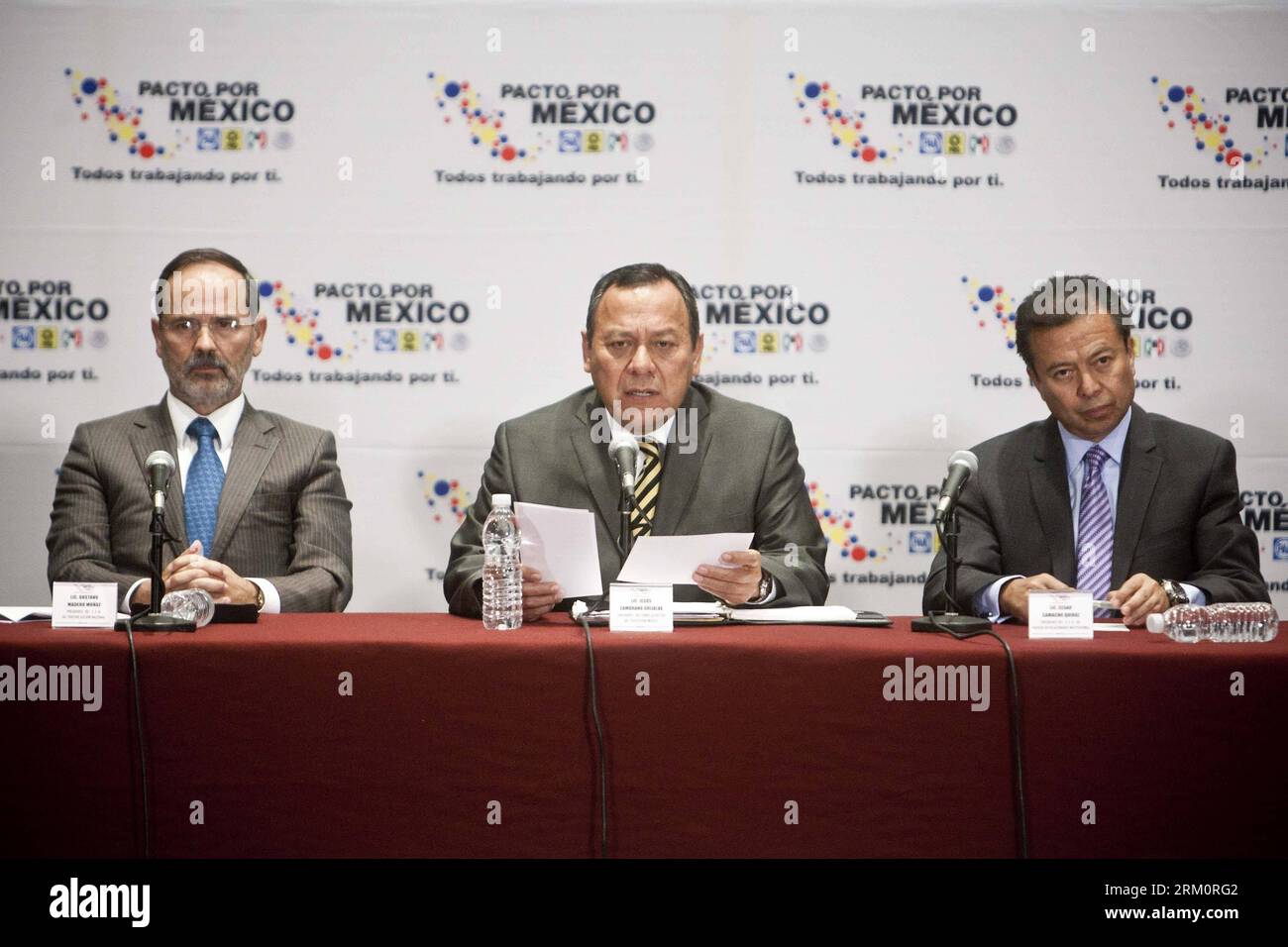 Bildnummer: 59466799  Datum: 01.04.2013  Copyright: imago/Xinhua MEXICO CITY, April 1, 2013 (Xinhua) -- The national President of National Action Party Gustavo Madero (L), the national President of Democratic Revolution Party Jesus Zambrano (C), the president of the Institutional Revolutionary Party Cesar Camacho Quiroz (R) attend a press conference in Mexico City, capital of Mexico, on April 1, 2013. (Xinhua/Rodrigo Oropeza) (ro) (rh) (py) MEXICO-MEXICO CITY-POLITICS-CONFERENCE PUBLICATIONxNOTxINxCHN People xcb x0x 2013 quer premiumd     59466799 Date 01 04 2013 Copyright Imago XINHUA Mexico Stock Photo