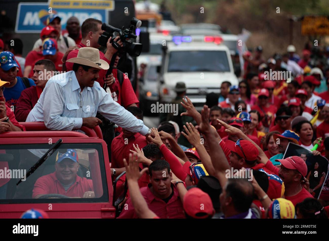 Bildnummer: 59468340  Datum: 02.04.2013  Copyright: imago/Xinhua (130403) -- BARINAS, April 3, 2013 (Xinhua) -- Photo provided by Command Campaign Hugo Chavez shows Venezuela s Acting President and presidential candidate Nicolas Maduro clapping with supporters as President of Venezuelan Parliament Disodado Cabello drives the vehicle before a rally in Barinas, Venezuela, April 2, 2013. The electoral campaign in Venezuela, heading for the upcoming presidential elections on April 14, officially started on Tuesday and will run for 10 days, during which the candidates will present their proposals t Stock Photo