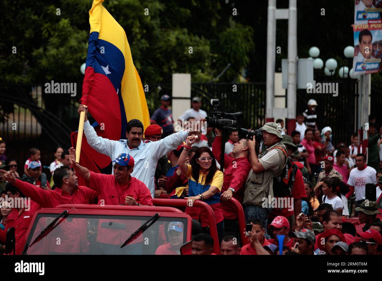 Bildnummer: 59468339  Datum: 02.04.2013  Copyright: imago/Xinhua (130403) -- BARINAS, April 3, 2013 (Xinhua) -- Photo provided by Command Campaign Hugo Chavez shows Venezuela s Acting President and presidential candidate Nicolas Maduro waving to supporters before a rally in Barinas, Venezuela, April 2, 2013. The electoral campaign in Venezuela, heading for the upcoming presidential elections on April 14, officially started on Tuesday and will run for 10 days, during which the candidates will present their proposals to the entire country. (Xinhua/Command Campaign Hugo Chavez) (djj) VENEZUELA-PR Stock Photo