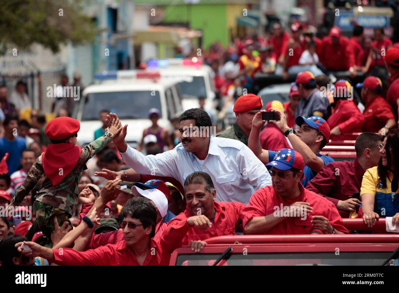 Bildnummer: 59468337  Datum: 02.04.2013  Copyright: imago/Xinhua (130403) -- BARINAS, April 3, 2013 (Xinhua) -- Photo provided by Command Campaign Hugo Chavez shows Venezuela s Acting President and presidential candidate Nicolas Maduro clapping with a supporter before a rally in Barinas, Venezuela, April 2, 2013. The electoral campaign in Venezuela, heading for the upcoming presidential elections on April 14, officially started on Tuesday and will run for 10 days, during which the candidates will present their proposals to the entire country. (Xinhua/Command Campaign Hugo Chavez) (djj) VENEZUE Stock Photo