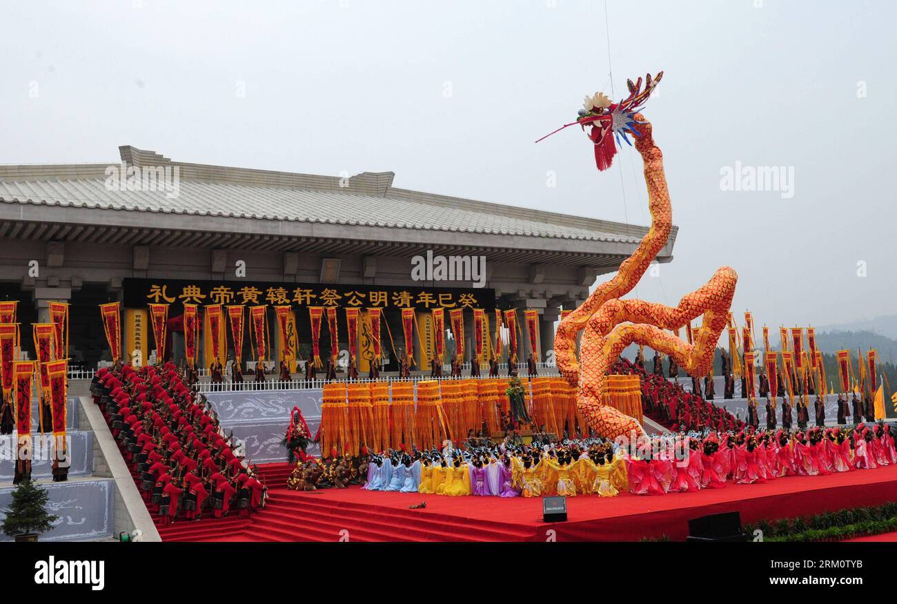 Bildnummer: 59471887  Datum: 04.04.2013  Copyright: imago/Xinhua (130404) -- HUANGLING, April 4, 2013 (Xinhua) -- Dancers perform during a memorial ceremony for Emperor Xuanyuan, or the Yellow Emperor who is the legendary ancestor of Chinese people, in Huangling County, northwest China s Shaanxi Province, April 4, 2013. Over 10,000 attended the ceremony on Thursday which is also the Qingming Festival, or the Tomb-Sweeping Day. (Xinhua/Ding Haitao) (mp) CHINA-SHAANXI-HUANGLING-MEMORIAL CEREMONY-YELLOW EMPEROR (CN) PUBLICATIONxNOTxINxCHN xns x0x 2013 quer      59471887 Date 04 04 2013 Copyright Stock Photo