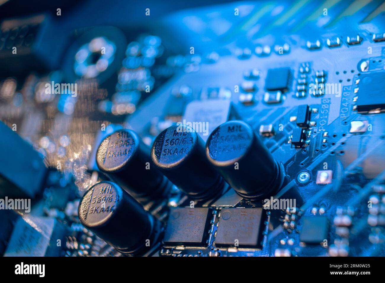 Resistors in circuit board hi-res stock photography and images - Alamy