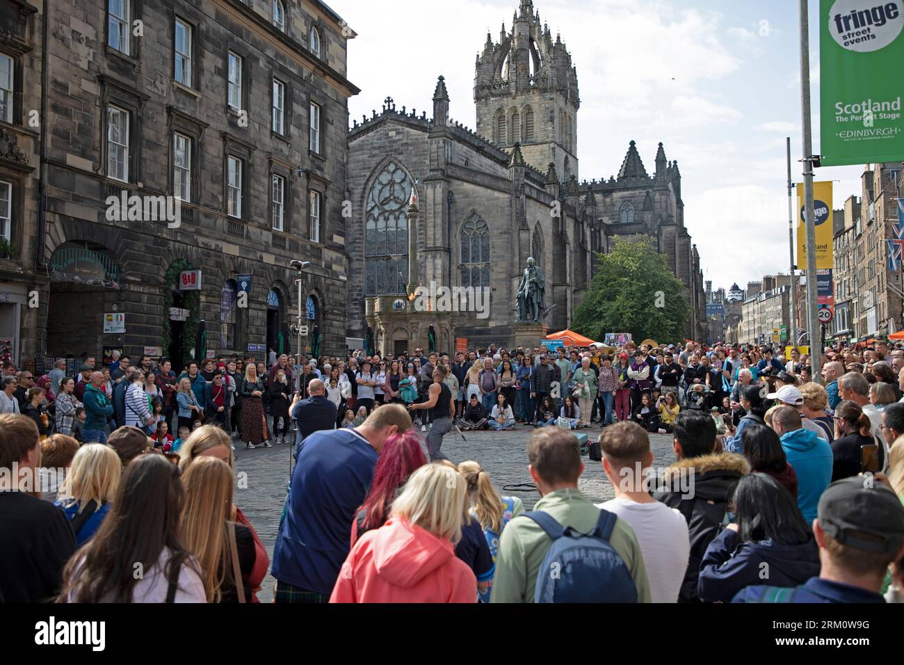 Crowd Flocking Large crowd flocked hi-res stock photography and images - Alamy