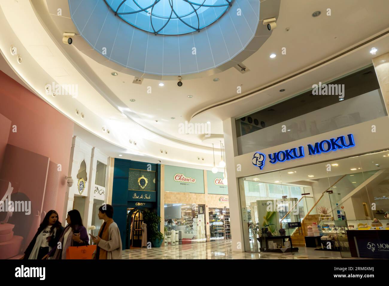 Moda Mall - Bahrain. Young women shopping Stock Photo
