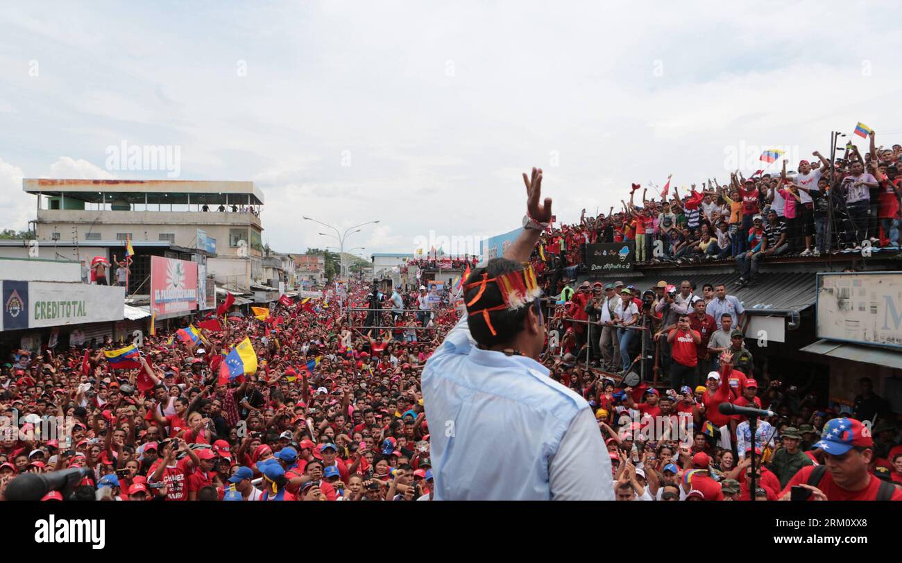 Bildnummer: 59481127  Datum: 06.04.2013  Copyright: imago/Xinhua (130406) -- PUERTO AYACUCHO, April 6, 2013 (Xinhua) -- Venezuelan Acting President and presidential candidate Nicolas Maduro (C), waves to his supporters during a campaign event held at Puerto Ayacucho, state of Amazonas, Venezuela, on April 6, 2013. (Xinhua/AVN) VENEZUELA-PUERTO AYACUCHO-ELECTIONS PUBLICATIONxNOTxINxCHN Politik people Wahl Präsidentschaftswahl Wahlkampf xas x0x 2013 quer premiumd      59481127 Date 06 04 2013 Copyright Imago XINHUA  Puerto Ayacucho April 6 2013 XINHUA Venezuelan Acting President and Presidential Stock Photo