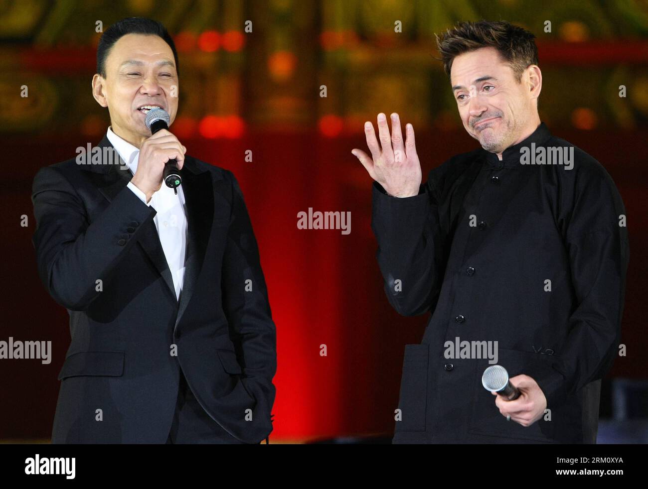 Bildnummer: 59481064  Datum: 06.04.2013  Copyright: imago/Xinhua BEIJING, April 6, 2013 -- Robert Downey Jr. (R), leading actor of the Hollywood superhero movie Iron Man 3, poses for photos with Chinese actor Wang Xueqi during a promotional event of the movie at the Imperial Ancestral Temple in Beijing, capital of China, April 6, 2013. The movie Iron Man 3 is planned to release on the Chinese mainland in May. (Xinhua) (lfj) CHINA-BEIJING- IRON MAN 3 -PROMOTION (CN) PUBLICATIONxNOTxINxCHN Entertainment people xas x0x 2013 quer premiumd     59481064 Date 06 04 2013 Copyright Imago XINHUA Beijing Stock Photo