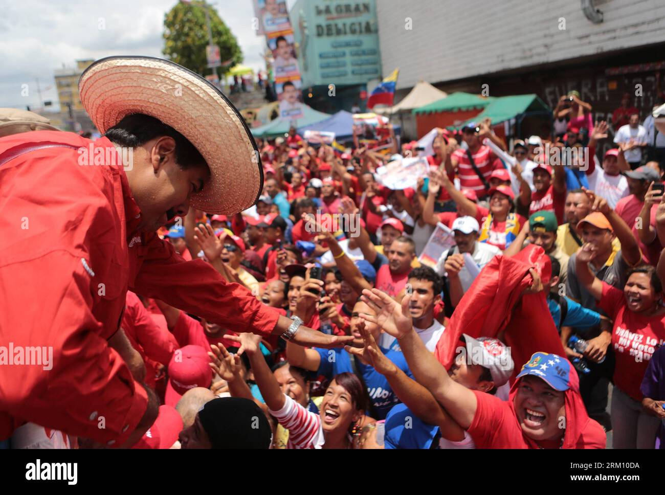 Bildnummer: 59486115  Datum: 08.04.2013  Copyright: imago/Xinhua MATURIN, April, 2013 - Image provided by Hugo Chavez Campaign Command shows Venezuelan Acting President and presidential candidate Nicolas Maduro (L) attending a campaign in Maturin, Monagas State, Venezuela, on April 8, 2013. Venezuela will held presidential elections on April 14. (Xinhua/Hugo Chavez Campaign Command) (da) VENEZUELA-POLITICS-ELECTIONS PUBLICATIONxNOTxINxCHN People Politik xcb x0x 2013 quer premiumd     59486115 Date 08 04 2013 Copyright Imago XINHUA Maturin April 2013 Image provided by Hugo Chavez Campaign Comma Stock Photo