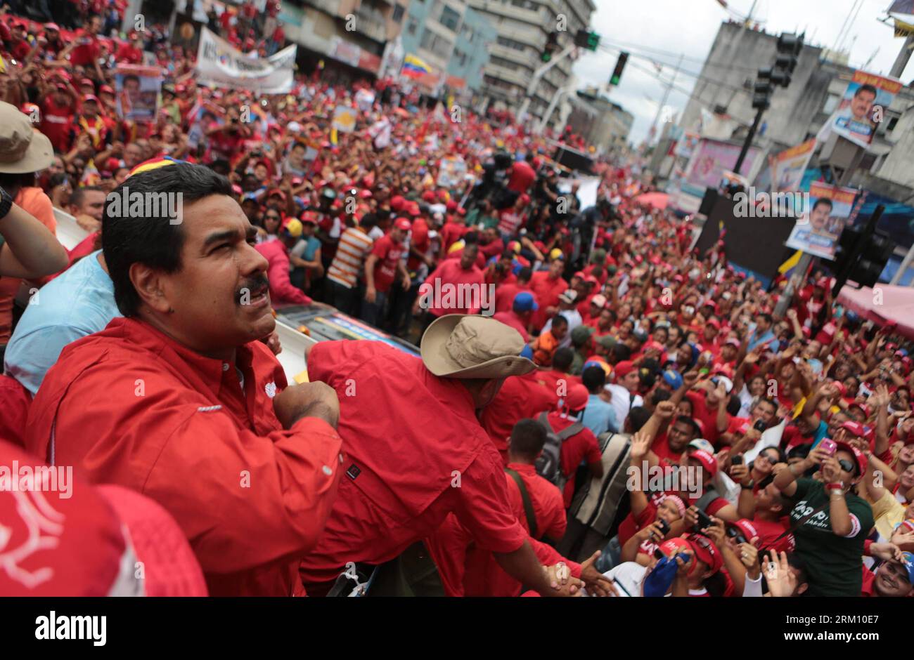 Bildnummer: 59486118  Datum: 08.04.2013  Copyright: imago/Xinhua MATURIN, April, 2013 - Image provided by Hugo Chavez Campaign Command shows Venezuelan Acting President and presidential candidate Nicolas Maduro (L) attending a campaign in Maturin, Monagas State, Venezuela, on April 8, 2013. Venezuela will held presidential elections on April 14. (Xinhua/Hugo Chavez Campaign Command) (da) VENEZUELA-POLITICS-ELECTIONS PUBLICATIONxNOTxINxCHN People Politik xcb x0x 2013 quer     59486118 Date 08 04 2013 Copyright Imago XINHUA Maturin April 2013 Image provided by Hugo Chavez Campaign Command Shows Stock Photo
