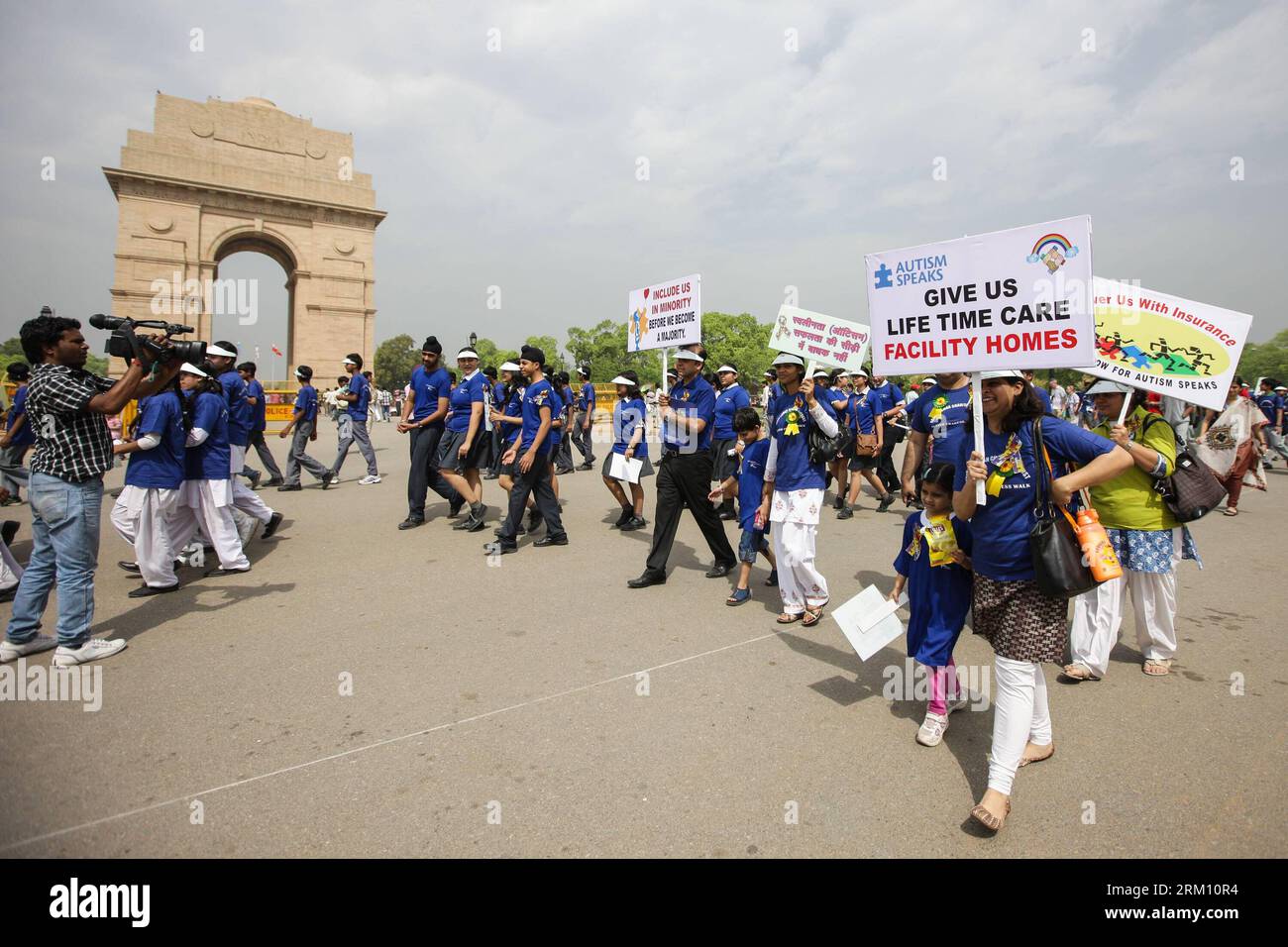 Bildnummer: 59486493 Datum: 09.04.2013 Copyright: imago/Xinhua (130409) --  NEW DELHI, April 9, 2013 (Xinhua) -- attend the Autism Awareness Walk 2013  near the Indian Gate in New Delhi, capital of India, April, image size:1300x956