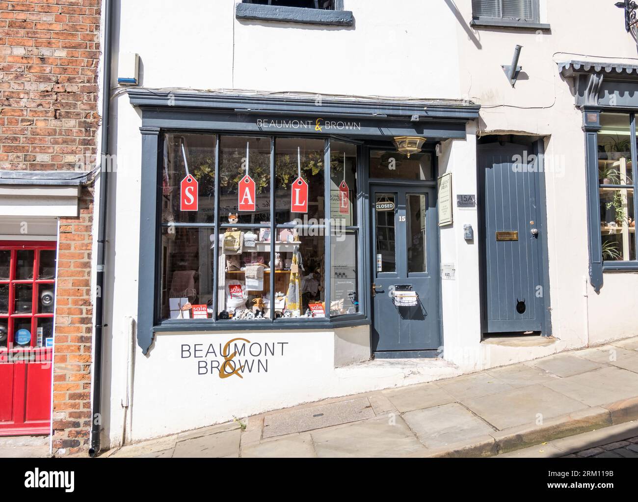 Beaumont & Brown Sale of stock shop closed, Steep Hill, Lincoln City, Lincolnshire, England, UK Stock Photo