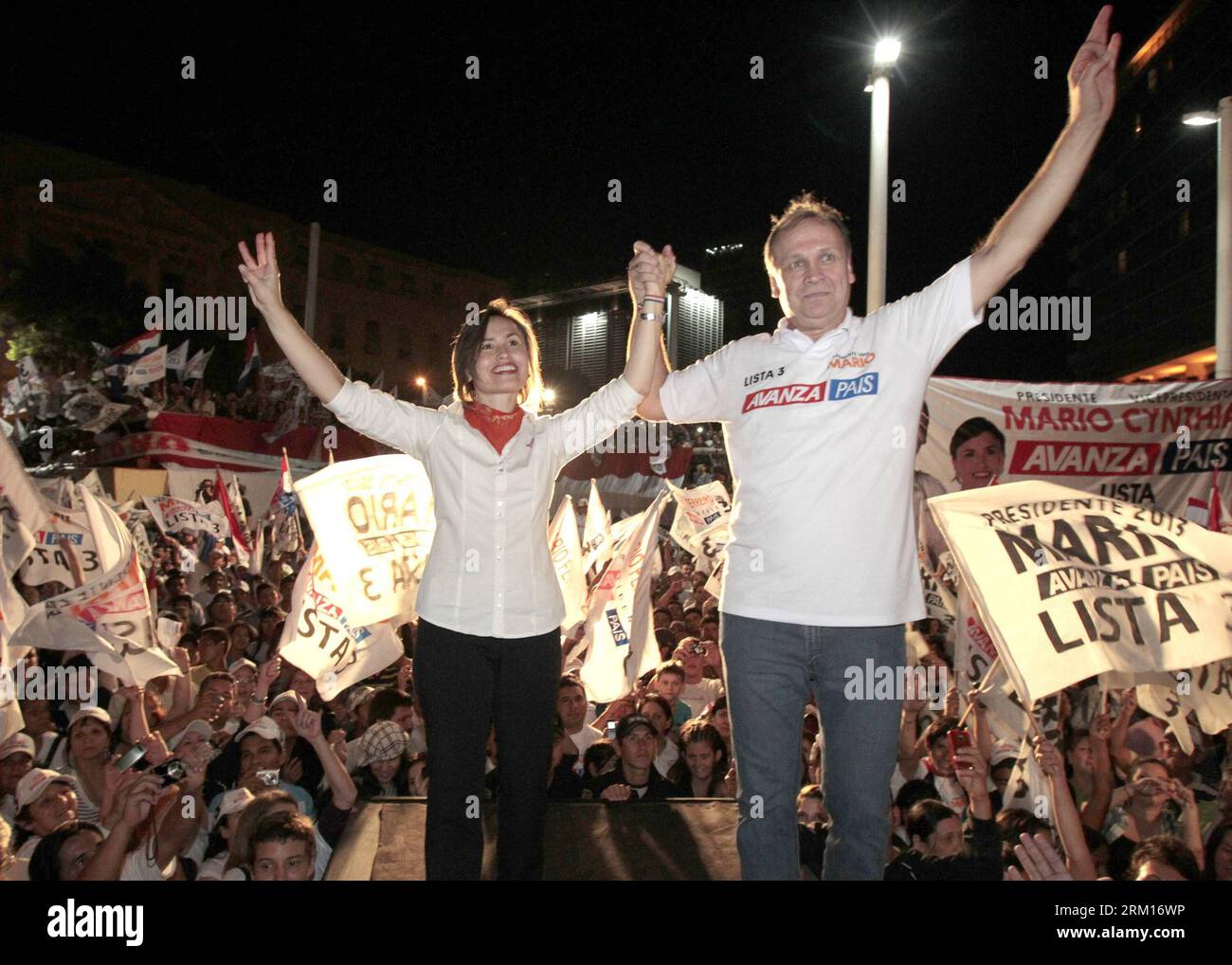 Bildnummer: 59528058  Datum: 16.04.2013  Copyright: imago/Xinhua (130417) -- ASUNCION, April 17, 2013 (Xinhua) -- Presidential candidate Mario Ferreiro (R) and his running partner Cintia Brizuela (L), both of the Avanza Pais Party, attend a campaign rally in Asuncion, capital of Paraguay, on April 16, 2013. Paraguay will hold presidential election on April 21. (Xinhua/Jose Villaba) (jv) (rh) (py) PARAGUAY-PRESIDENTIAL ELECTION-CAMPAIGNS PUBLICATIONxNOTxINxCHN Politik people Wahl Präsidentschaftswahl xas x0x 2013 quer premiumd      59528058 Date 16 04 2013 Copyright Imago XINHUA  Asuncion April Stock Photo