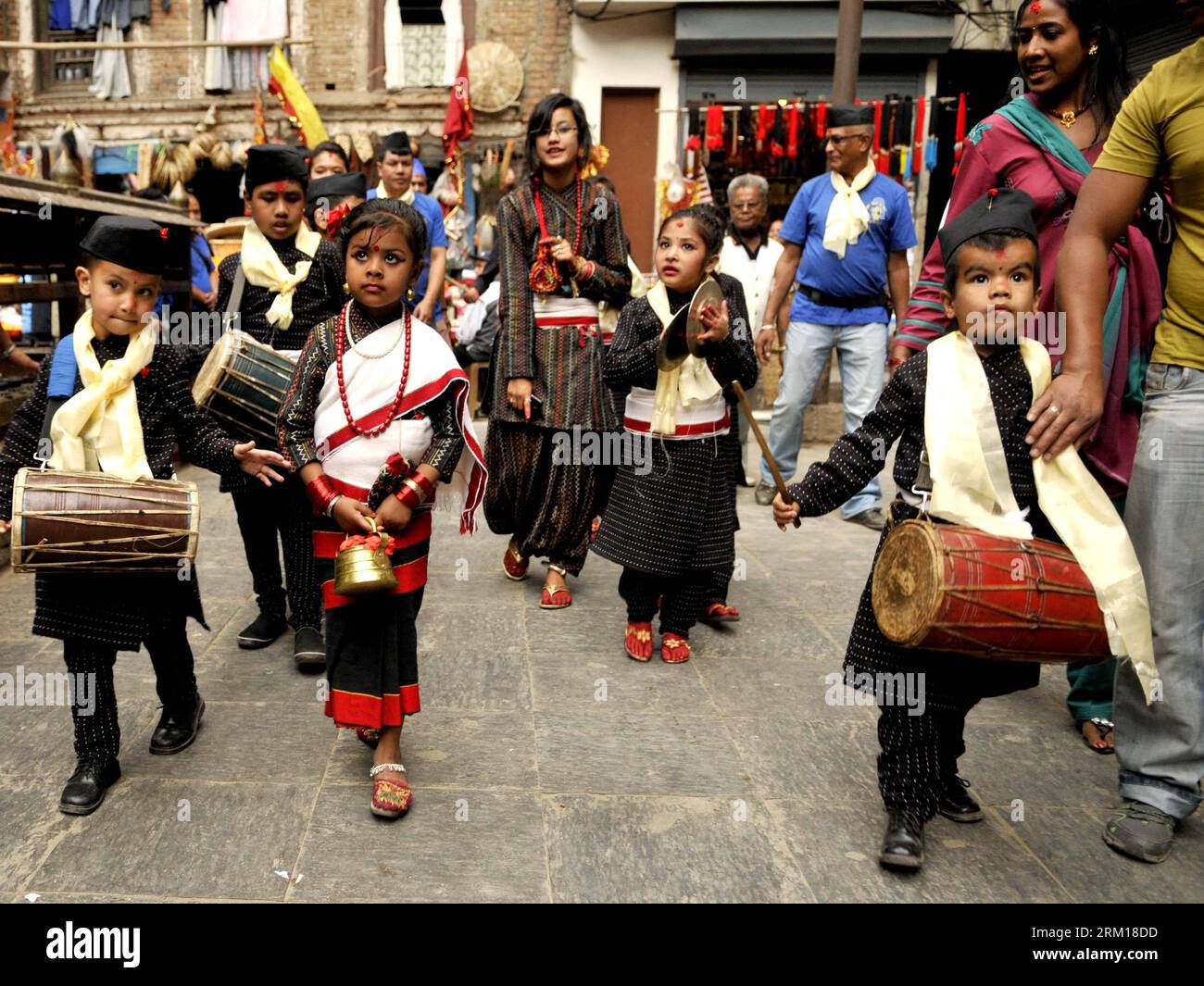 Children in nepal hi-res stock photography and images - Alamy