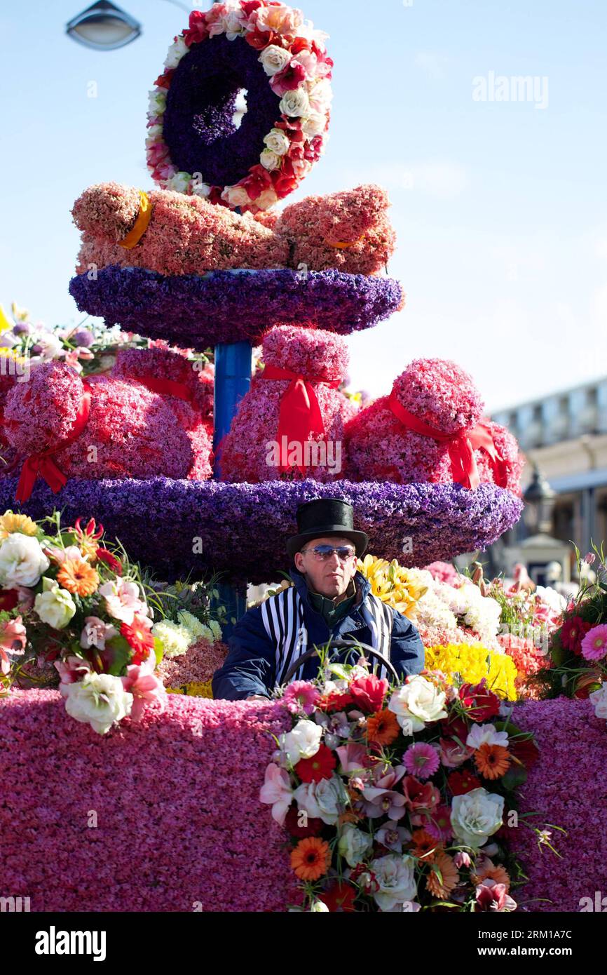 Bildnummer: 59544822  Datum: 20.04.2013  Copyright: imago/Xinhua A Dutch drives a float during the 66th flower parade with the theme Bon Appetit this year in Nordwijk, the Netherlands, on April 20, 2012. The very famous event with 20 floats opulently decorated with spring flowers started from Nordwijk and ended in Haarlem following a 40-km route. (Xinhua/Sylvia Lederer) (lr) NETHERLANDS-NOORDWIJK-FLOWER PARADE PUBLICATIONxNOTxINxCHN Gesellschaft Kultur Umzug Parade Blumen Pflanzen Blüten premiumd x0x xmb 2013 hoch     59544822 Date 20 04 2013 Copyright Imago XINHUA a Dutch Drives a Float durin Stock Photo