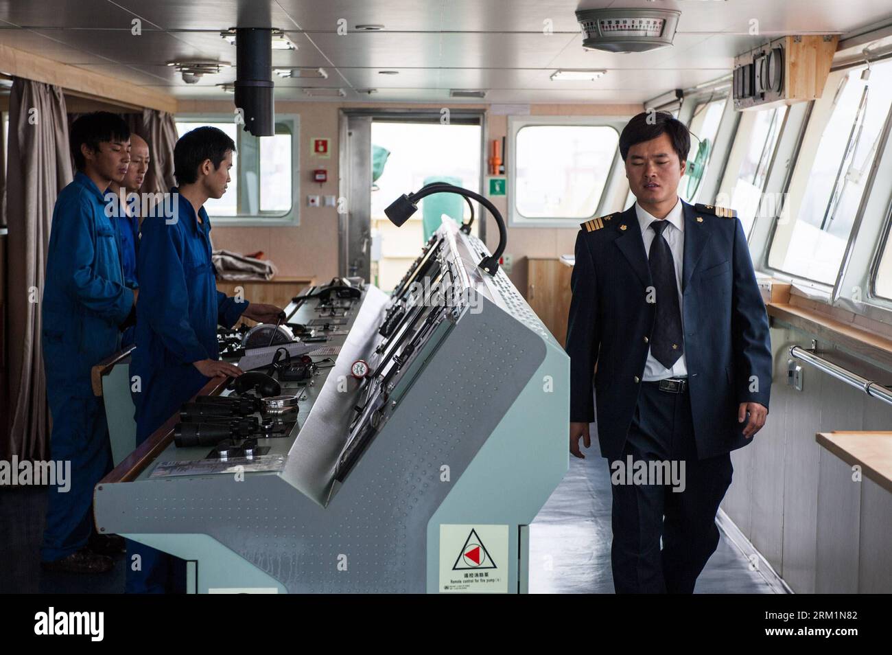 Bildnummer: 59604367  Datum: 24.04.2013  Copyright: imago/Xinhua NANJING, - Zhu Hui goes between the cockpit and the deck to check the Maple Star s sailing condition on the Yangtze River in east China s Jiangsu Province, April 24, 2013. Wang Lianmiao and Zhu Hui arrived at the port of Jingjiang on the morning of April 24, 2013. Both men are inland waterway pilots from the Yangtze River Pilot Centre. Awaiting them was the Maple Star, a 180-meter-long Marshall Islands-flagged cargo ship with a gross register tonnage of over 23,000. Under their pilotage, the Maple Star was to veer 180 degrees and Stock Photo