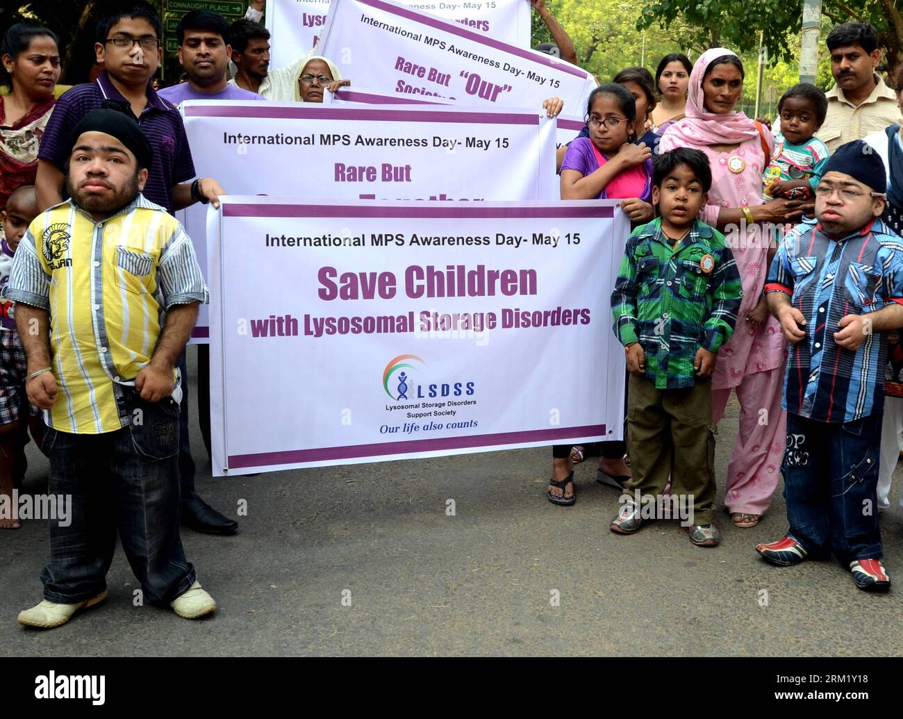 Bildnummer: 59648511  Datum: 15.05.2013  Copyright: imago/Xinhua (130515) -- NEW DELHI, May 15, 2013 (Xinhua) -- Patients of Mucopolysaccharidosis (MPS) attend a rally on International MPS Awareness Day in New Delhi, capital of India, on May 15, 2013. MPS disease results from defects in lysosomal function of the cells. (Xinhua/Partha Sarkar) (syq) INDIA-NEW DELHI-RALLY-MPS PUBLICATIONxNOTxINxCHN Politik Protest Demo Behinderung xas x0x 2013 quer premiumd      59648511 Date 15 05 2013 Copyright Imago XINHUA  New Delhi May 15 2013 XINHUA Patients of  MPS attend a Rally ON International MPS Aware Stock Photo