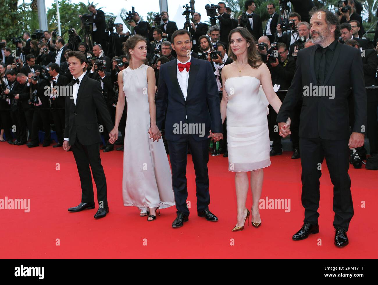 Bildnummer: 59655225  Datum: 16.05.2013  Copyright: imago/Xinhua (130516) -- CANNES, May 16, 2013 (Xinhua) -- (R-L) French actor Frederic Pierrot, French actress Geraldine Pailhas, French director Francois Ozon, French actress Marine Vacth and French actor Fantin Ravat arrive for the screening of Jeune & Jolie (Young & Beautiful) during the 66th annual Cannes Film Festival in Cannes, France, May 16, 2013. The movie is presented in the Official Competition of the festival which runs from May 15 to 26. (Xinhua/Gao Jing) FRANCE-CANNES-FILM FESTIVAL-JEUNE&JOLIE-PREMIERE PUBLICATIONxNOTxINxCHN Kult Stock Photo
