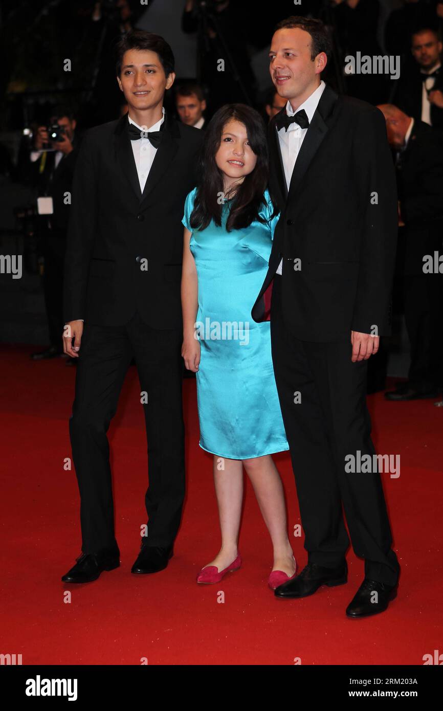 Bildnummer: 59655645  Datum: 16.05.2013  Copyright: imago/Xinhua (130516) -- CANNES, May 16, 2012 (Xinhua) -- Mexican director Amat Escalante (R), actress Andrea Vergara (C) and actor Armando Espitia arrive for the screening of Heli during the 66th annual Cannes Film Festival in Cannes, France, May 16, 2013. The movie is presented in the Official Competition of the festival which runs from May 15 to 26. (Xinhua/Gao Jing) FRANCE-CANNES-FILM FESTIVAL-HELI-PREMIERE PUBLICATIONxNOTxINxCHN Kultur Entertainment People Film 66 Internationale Filmfestspiele Cannes Filmpremiere Premiere xcb x0x 2013 ho Stock Photo