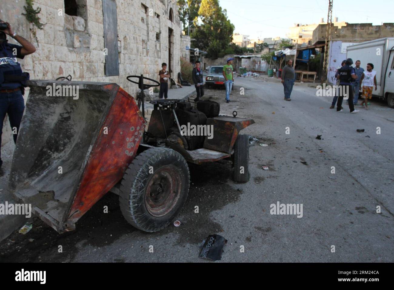 Bildnummer: 59686793  Datum: 23.05.2013  Copyright: imago/Xinhua (130523) -- TRIPOLI, May 23, 2013 (Xinhua) -- A motor vehicle destroyed during clashes between the rival neighborhoods of Alawite Jabal Mohsen backing Syrian President BasharxTabbaneh, the opponents of the Syrian administration, is seen in Tripoli, Lebanon, on May 23, 2013. At least seven were killed and 40 others injured in overnight clashes in Lebanon s northern city of Tripoli, bringing the total casualties of the four-day clashes to over 20 killed and 160 injured, according to security source. (Xinhua/Omar) LEBANON-TRIPOLI-UN Stock Photo