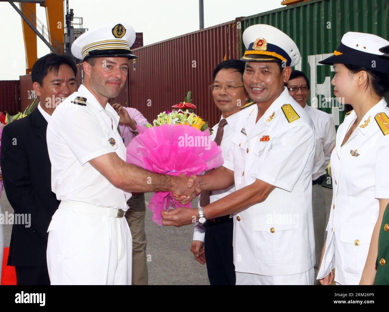 Bildnummer: 59718740  Datum: 27.05.2013  Copyright: imago/Xinhua (130528) -- HANOI, May 27, 2013 (Xinhua) -- Vietnamese navy officers welcome the crew members of French patrol ship L Adroit at Haiphong port in Vietnam s Hai Phong city, May 27, 2013. French patrol ship L Adroit, commanded by Naval Lieutenant Colonel Luc Regnier, docked visited Haiphong port in Vietnam s Hai Phong city on May 27. (Xinhua/VNA)(zf) VIETNAM-FRENCH PATROL VESSEL-VISIT PUBLICATIONxNOTxINxCHN Gesellschaft x2x xkg 2013 quer o0 Militär Marine     59718740 Date 27 05 2013 Copyright Imago XINHUA  Hanoi May 27 2013 XINHUA Stock Photo