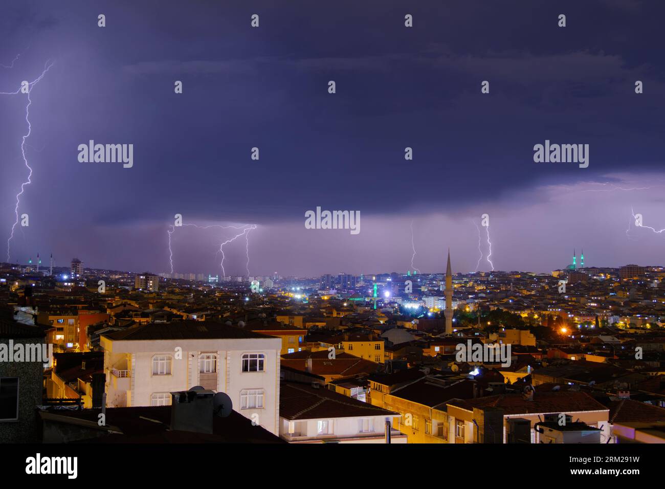 Lightning strikes over city night hi-res stock photography and images ...