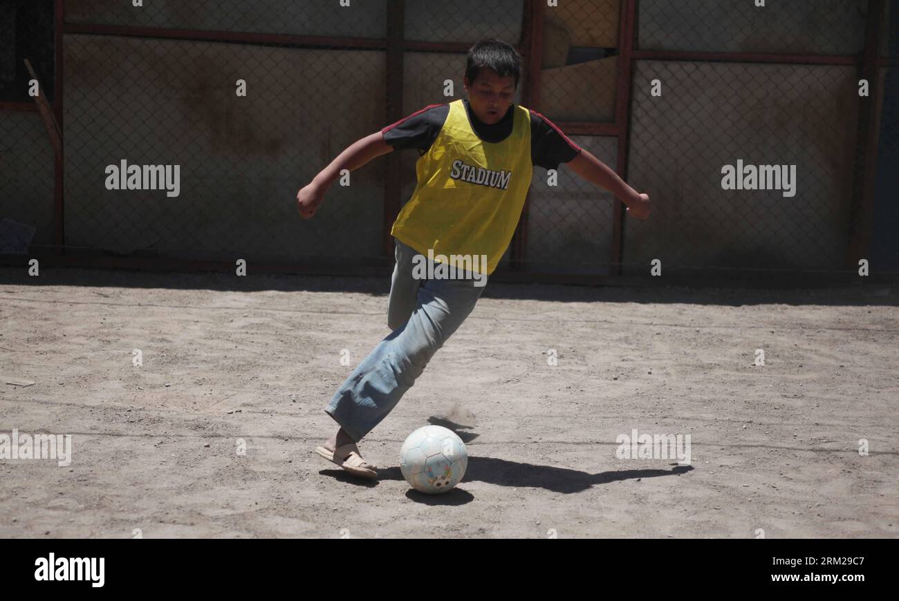 Bildnummer: 59744646  Datum: 31.05.2013  Copyright: imago/Xinhua (130601) -- KABUL,  2013 (Xinhua) -- An Afghan student kicks the ball in Aschiana, a center for protecting children, in Kabul, Afghanistan, on May 31, 2013. The war-weary Afghan children, already deprived of a happy childhood, are facing a bleak future with the constant threat of violence from Taliban bomb attacks and extreme poverty. (Xinhua/Ahmad Massoud)(zcc) AFGHANISTAN-KABUL-CHILDREN S DAY PUBLICATIONxNOTxINxCHN Gesellschaft Kindertag Schule Bildung Kinder Schüler xdp x0x 2013 quer     59744646 Date 31 05 2013 Copyright Imag Stock Photo