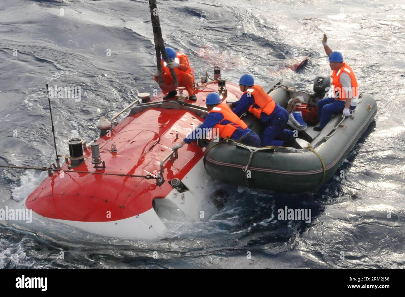 Bildnummer: 59844131  Datum: 17.06.2013  Copyright: imago/Xinhua (130617) -- ABOARD XIANGYANGHONG 09, June 17, 2013 (Xinhua) -- Photo taken on June 17, 2013 shows China s manned deep-sea submersible Jiaolong in the South China Sea, south China.   (0830 GMT) on June 17.  (Xinhua/Zhang Xudong) (zc) CHINA-SOUTH CHINA SEA-JIAOLONG-EXPERIMENTAL APPLICATION (CN) PUBLICATIONxNOTxINxCHN Tauchboot xcb x2x 2013 quer premiumd o0 Forschung Wissenschaft Technik Tauchboot Uboot Gesellschaft Tauchfahrt Tiefseeforschung     59844131 Date 17 06 2013 Copyright Imago XINHUA  Aboard  09 June 17 2013 XINHUA Photo Stock Photo