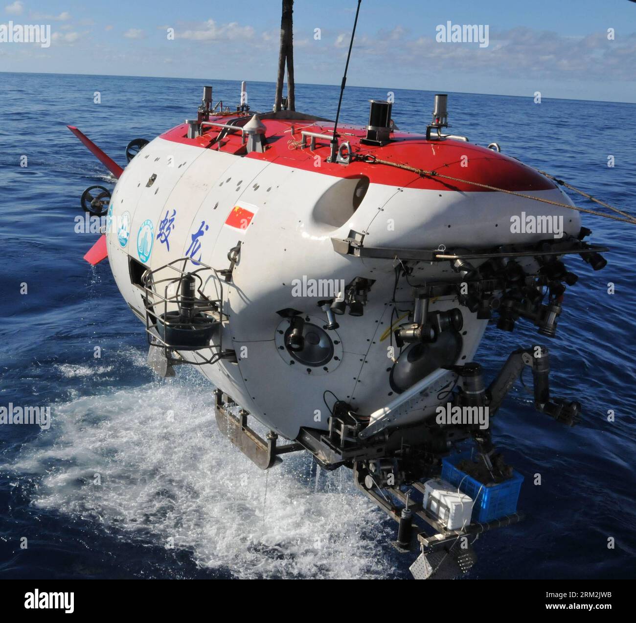Bildnummer: 59852525  Datum: 18.06.2013  Copyright: imago/Xinhua China s manned deep-sea submersible Jiaolong is seen after finishing a deep-sea dive into the south China sea, June 18, 2013. The Jiaolong manned deep-sea submersible on Tuesday carried its first scientist Zhou Huaiyang, professor of the School of Marine and Earth Science at Tongji University, as crew member during a deep-sea dive. (Xinhua/Zhang Xudong) (xzj) CHINA-SOUTH CHINA SEA-JIAOLONG-SCIENTIST DIVE-BACK (CN) PUBLICATIONxNOTxINxCHN Gesellschaft x2x xkg 2013 quadrat o0 Forschung Wissenschaft Technik Uboot Tauchboot Tauchfahrt Stock Photo