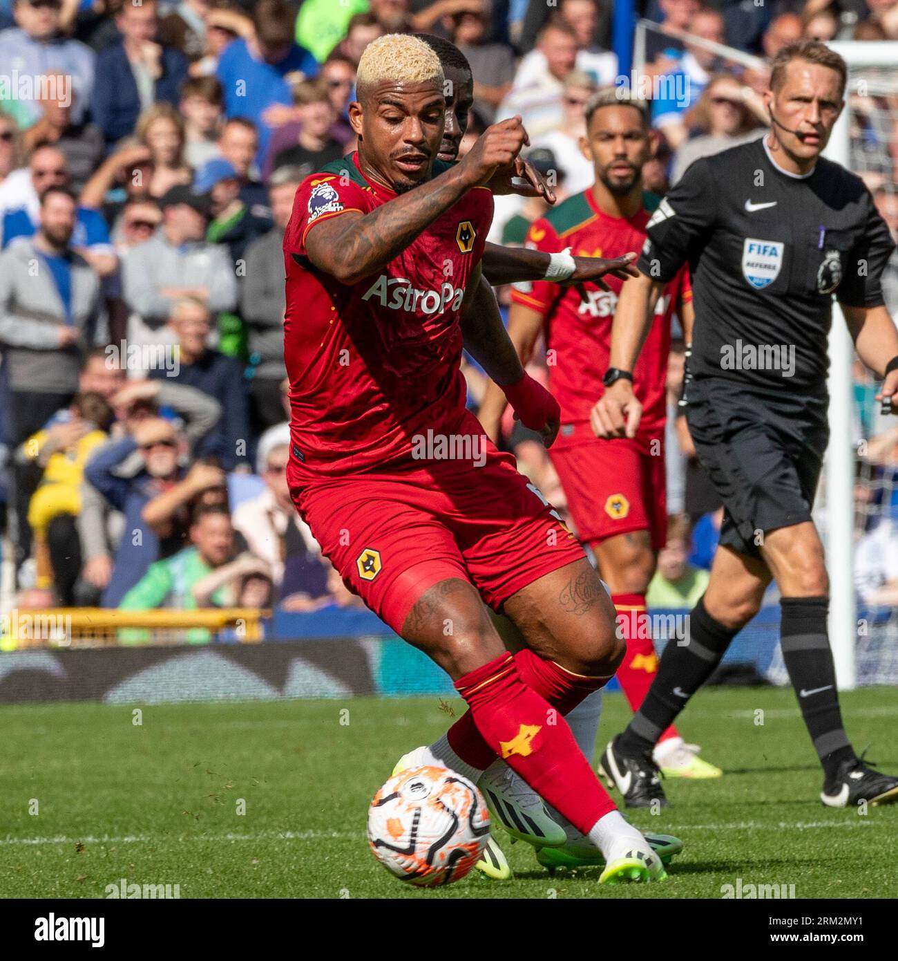 Mario Lemina #5 of Wolverhampton Wanderers during the Premier League match between Everton and Wolverhampton Wanderers at Goodison Park, Liverpool on Saturday 26th August 2023. (Photo: Mike Morese | MI News) Credit: MI News & Sport /Alamy Live News Stock Photo