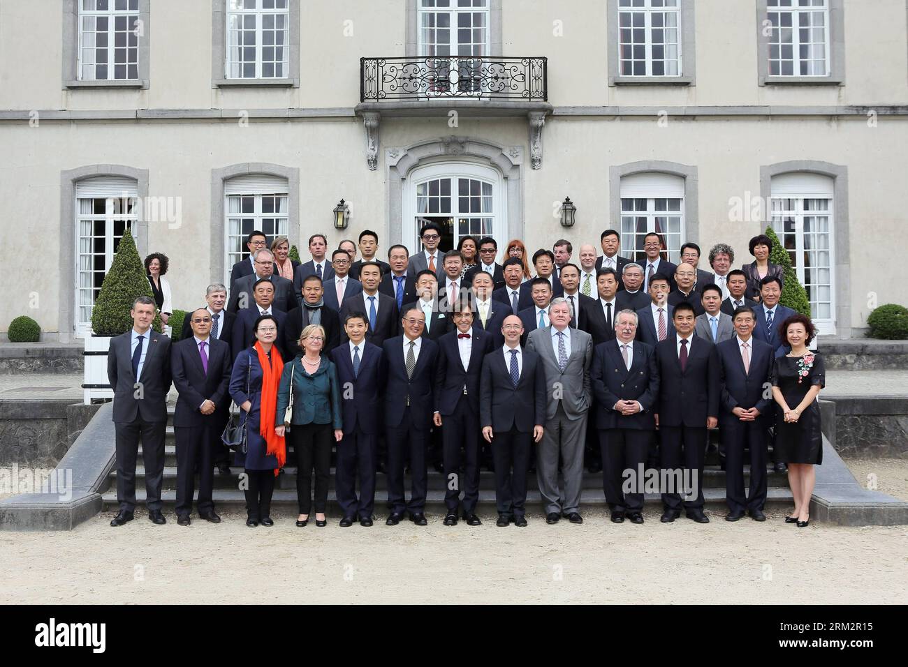 Bildnummer: 59897075  Datum: 23.06.2013  Copyright: imago/Xinhua Belgian Prime Minister Elio Di Rupo (7th Front L) poses with members of China Entrepreneurs Club, in Brussels, Belgium, June 23, 2013. (Xinhua)(zcc) BELGIUM-BRUSSELS-CHINA ENTREPRENEUR CLUB-VISIT PUBLICATIONxNOTxINxCHN People Politik x0x xdd premiumd 2013 quer     59897075 Date 23 06 2013 Copyright Imago XINHUA Belgian Prime Ministers Elio Tue Rupo 7th Front l Poses With Members of China Entrepreneurs Club in Brussels Belgium June 23 2013 XINHUA ZCC Belgium Brussels China Entrepreneur Club Visit PUBLICATIONxNOTxINxCHN Celebrities Stock Photo