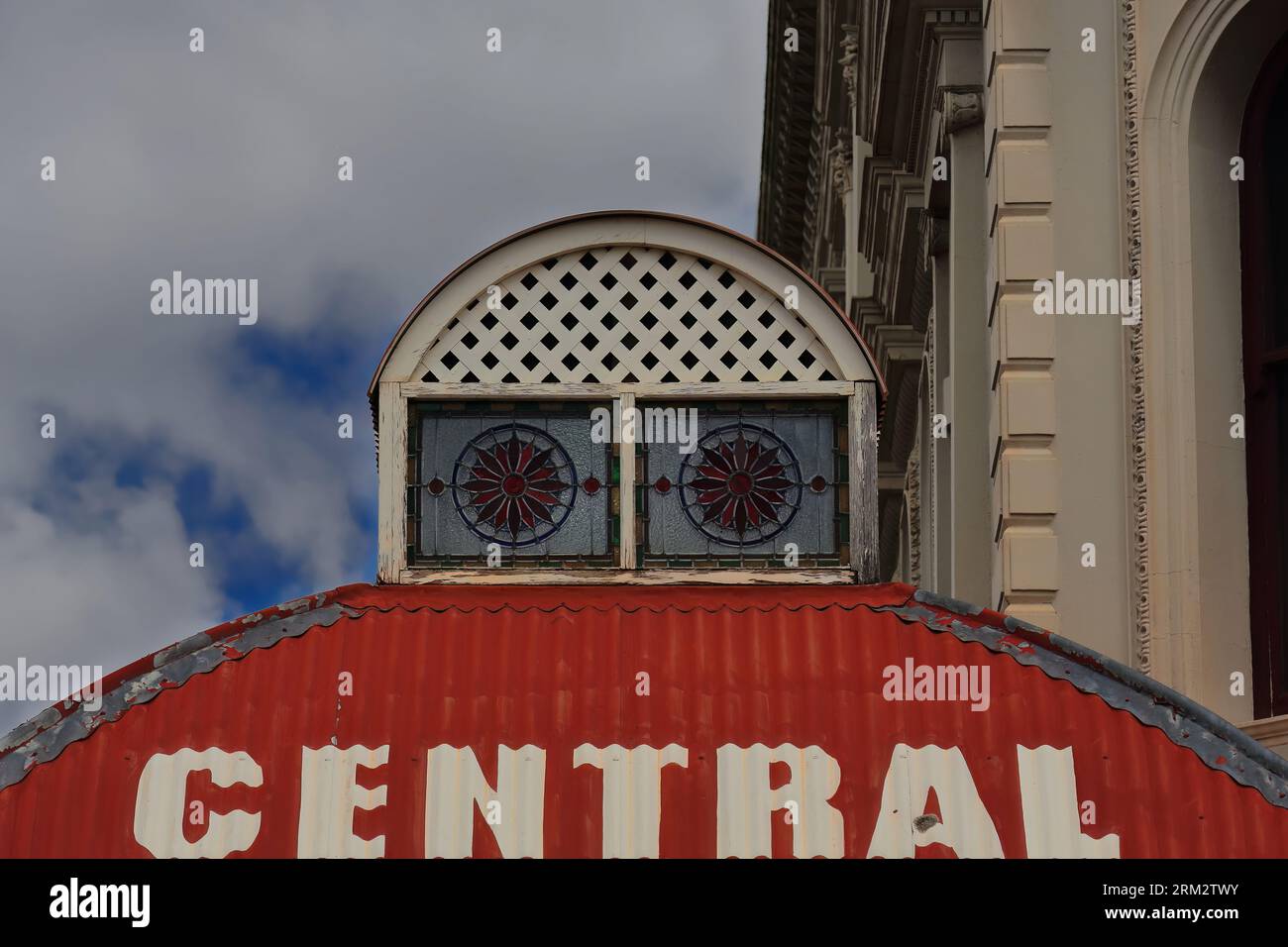 881 Portico of the Central Square Shopping Center at Strut and Armstrog