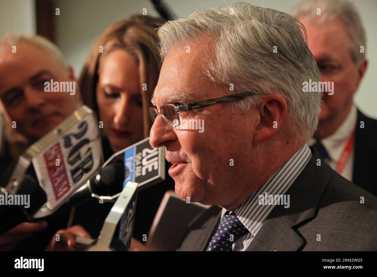 Bildnummer: 59907072  Datum: 26.06.2013  Copyright: imago/Xinhua (130627) -- CANBERRA, June 26, 2013 (Xinhua) -- Australian Labor Party Returning Officer Chris Hayes announces that former leader Kevin Rudd has won the caucus ballot over incumbent Prime Minister Julia Gillard at Parliament House in Canberra, Australia, June 26, 2013. Kevin Rudd was sworn in as prime minister of Australia on June 26 following his victory in a ruling Labor party caucus ballot the evening before. (Xinhua/Justin Qian) AUSTRALIA-CANBERRA-KEVIN RUDD-BALLOT-WIN PUBLICATIONxNOTxINxCHN People Politik AUS xcb x0x 2013 qu Stock Photo