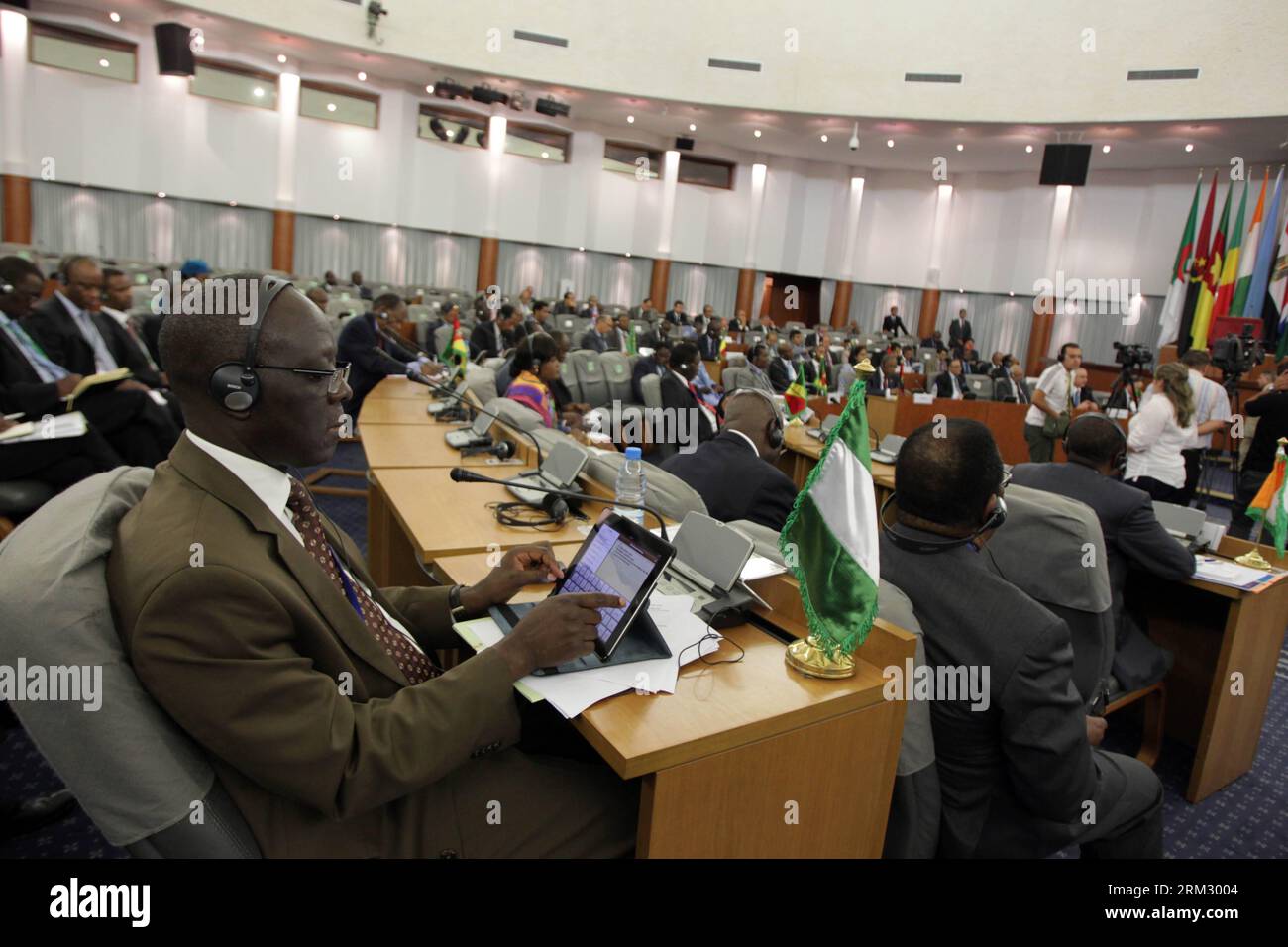 Bildnummer: 59919629  Datum: 29.06.2013  Copyright: imago/Xinhua (130629) -- ALGIERS, June 29, 2013 (Xinhua) -- Representatives of the four core countries (Algeria, Mali, Mauritania and Niger) participate in the Ministerial meeting of the African Union s Peace and Security Council, which kicks off at the Palace of Nations in Algiers, Algeria, on June 29, 2013. The meeting was organized to assess the situation in the region, particularly in Mali, and to express the determination to continue the fight against terrorism and transnational organized crime in the Sahel region. (Xinhua/Mohamed Kadri) Stock Photo