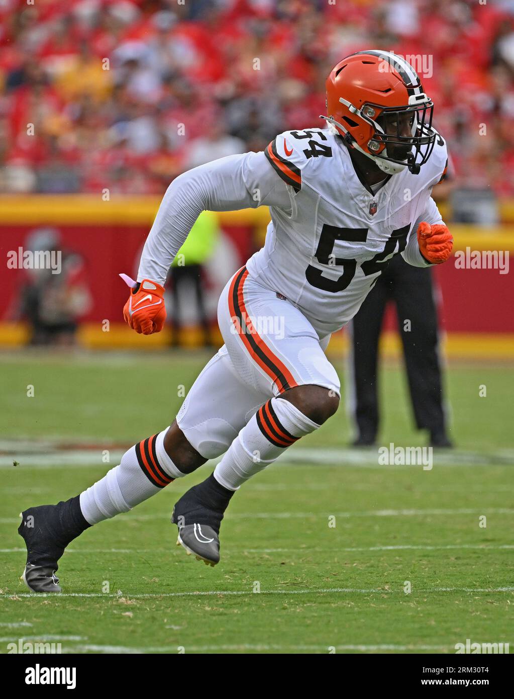 Cleveland Browns defensive end Ogbo Okoronkwo (54) rushes during an NFL  preseason football game against the Kansas City Chiefs Saturday, Aug. 26,  2023, in Kansas City, Mo. (AP Photo/Peter Aiken Stock Photo - Alamy