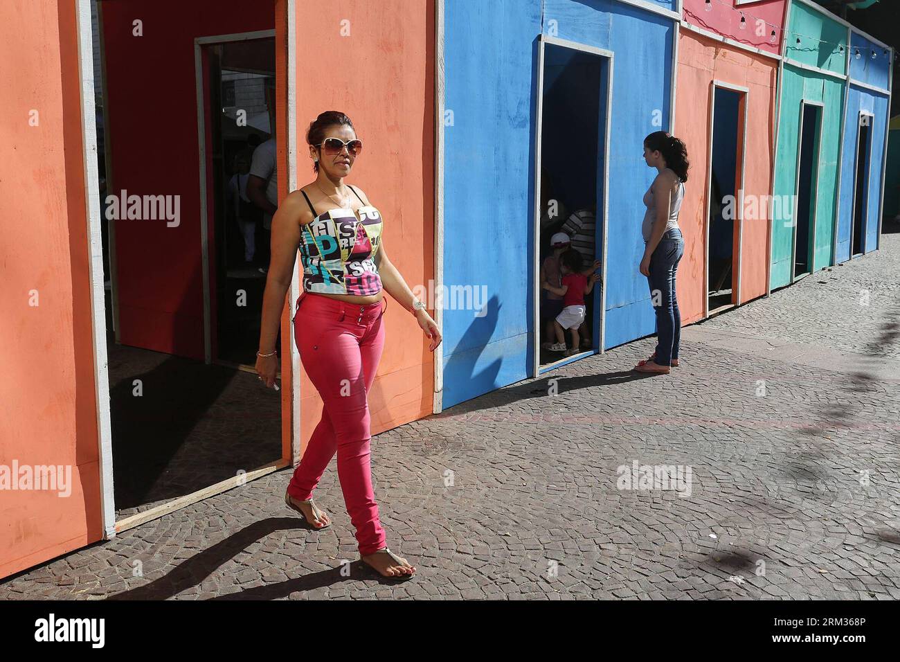 Bildnummer: 60050277  Datum: 07.07.2013  Copyright: imago/Xinhua A woman walks during the annual feast Festa Junina (June Festival), that is celebrated in the beginning of the Brazilian winter, in downtown Sao Paulo, Brazil, on July 7, 2013. The Junina Feast, which was introduced by the Portuguese during the colonial period, is celebrated during the month of June nationwide both in Brazil and Portugal with different religious festivities. (Xinhua/Rahel Patrasso) (rt) (sp) BRAZIL-SAO PAULO-SOCIETY-JUNE FESTIVAL PUBLICATIONxNOTxINxCHN Gesellschaft Fest Feier x0x xrj 2013 quer     60050277 Date 0 Stock Photo