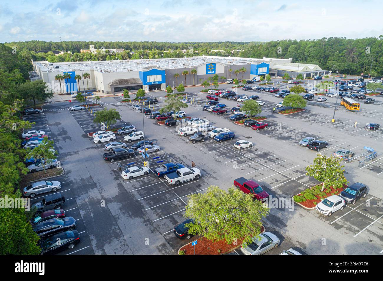 Fleming Island Jacksonville Florida,Walmart discount department,aerial overhead from above view,parking lot,big box,outside exterior,building front en Stock Photo