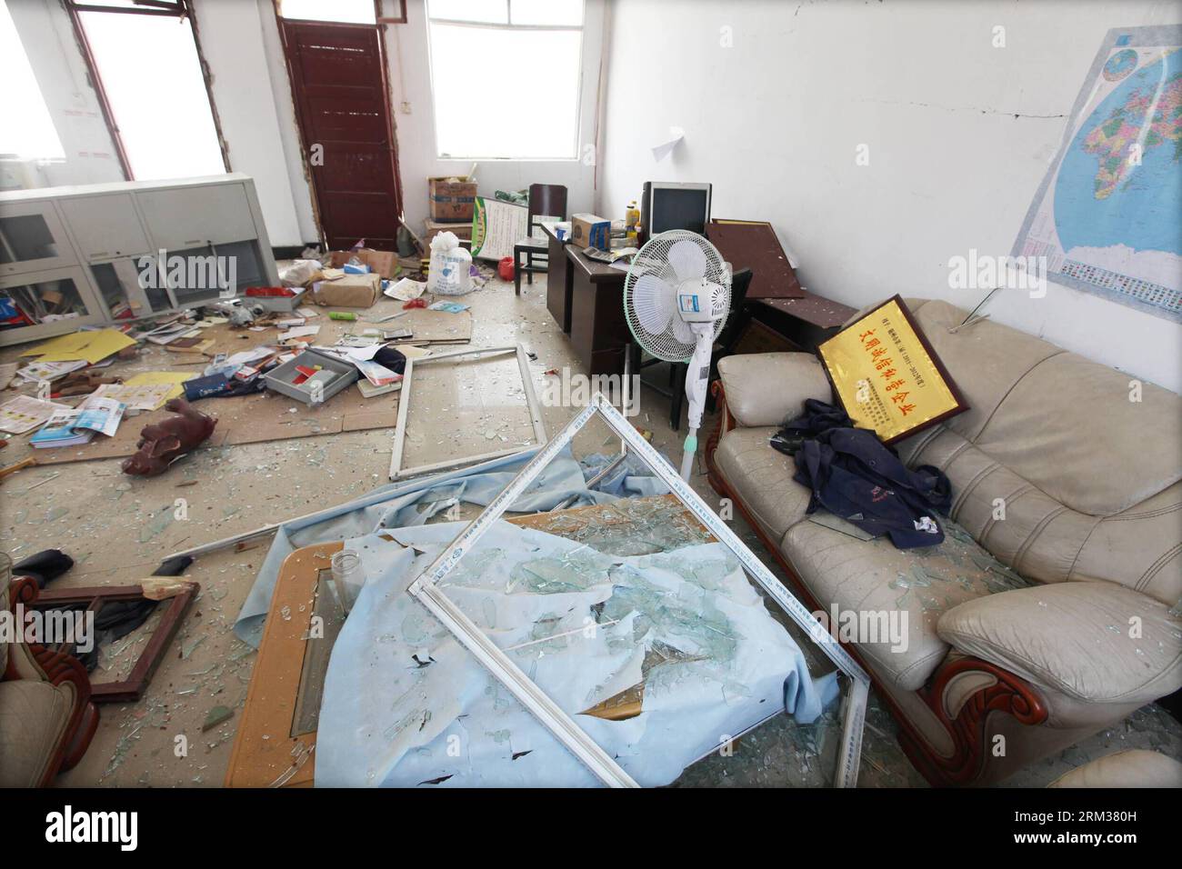 Injured person in blast hi-res stock photography and images - Page