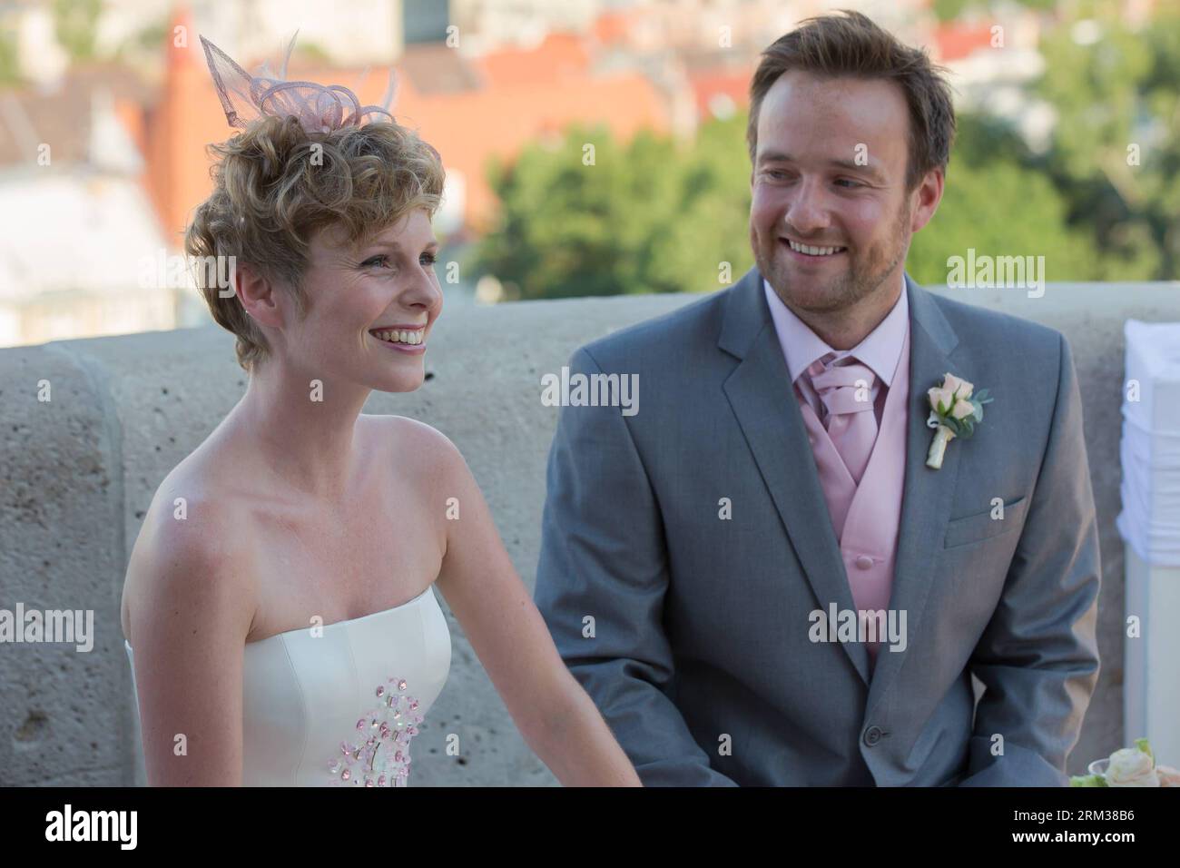 https://c8.alamy.com/comp/2RM38B6/bildnummer-60099278-datum-09072013-copyright-imagoxinhua-130710-budapest-xinhua-wedding-tourists-lisa-gant-l-and-alex-pelling-from-england-hold-their-53rd-wedding-in-budapest-hungary-on-july-9-2013-the-couple-tours-the-world-in-search-of-the-best-wedding-location-and-performs-new-wedding-ceremonies-in-various-locations-xinhuaattila-volgyi-srb-hungary-budapest-england-wedding-tourists-publicationxnotxinxchn-wirtschaft-gesellschaft-tourismus-hochzeit-x0x-xdd-2013-quer-60099278-date-09-07-2013-copyright-imago-xinhua-budapest-xinhua-wedding-tourists-lisa-gant-l-2RM38B6.jpg
