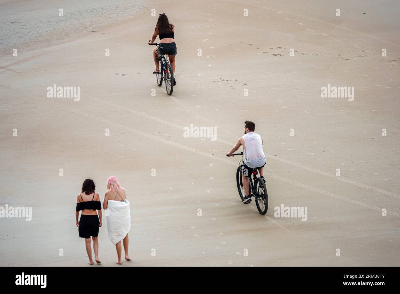 Daytona Beach Shores Florida,aerial view from above,Atlantic Ocean shore  surf waves,beachcombers,man men male,woman women lady female,adults couple  Stock Photo - Alamy