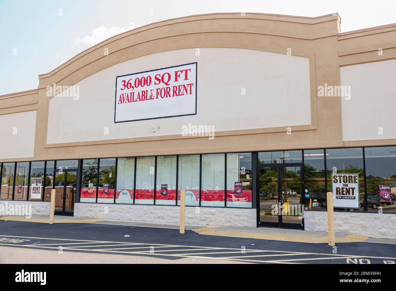 Former big box store hires stock photography and images Alamy