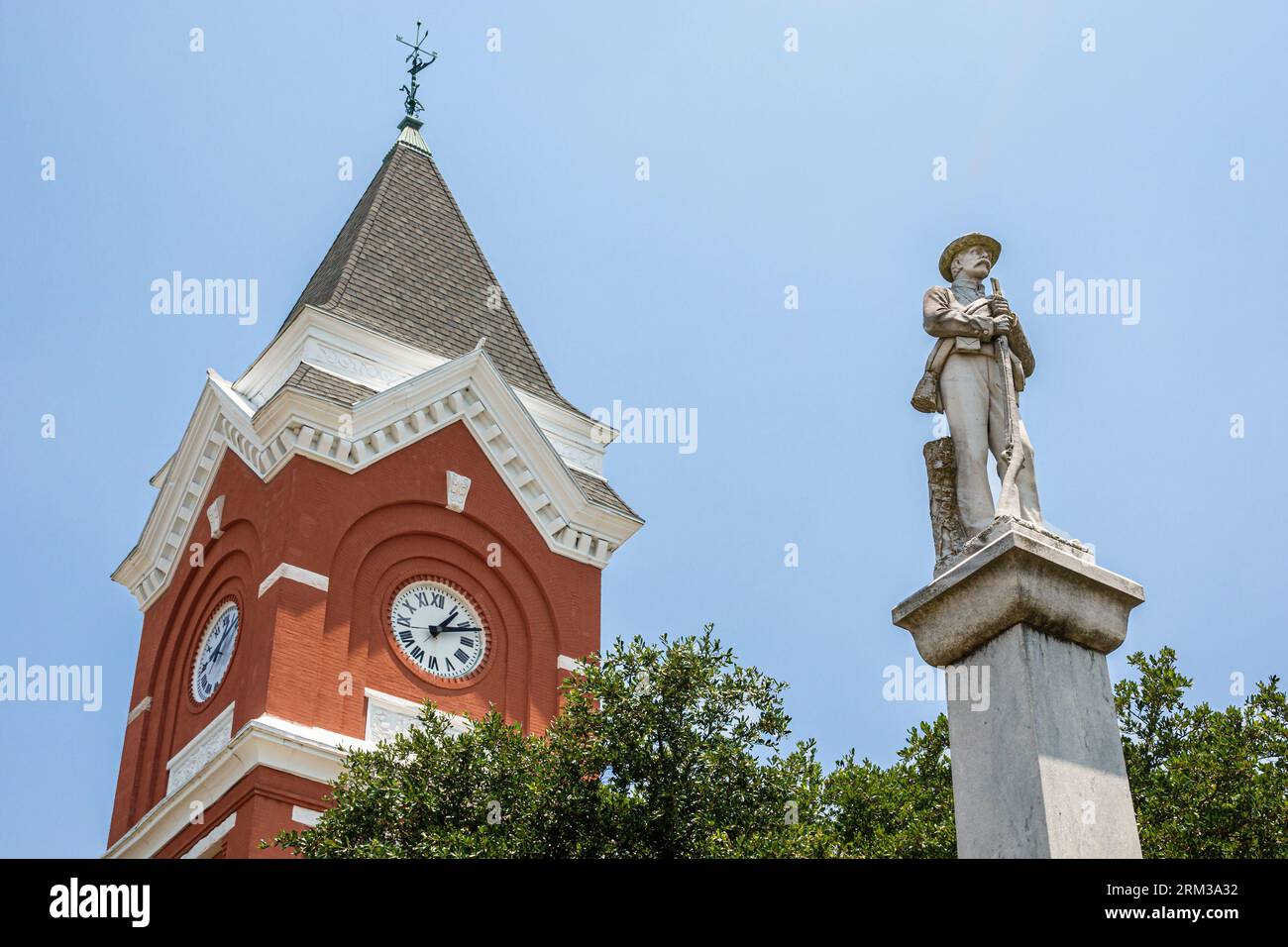 Statue on county courthouse in hires stock photography and images Alamy
