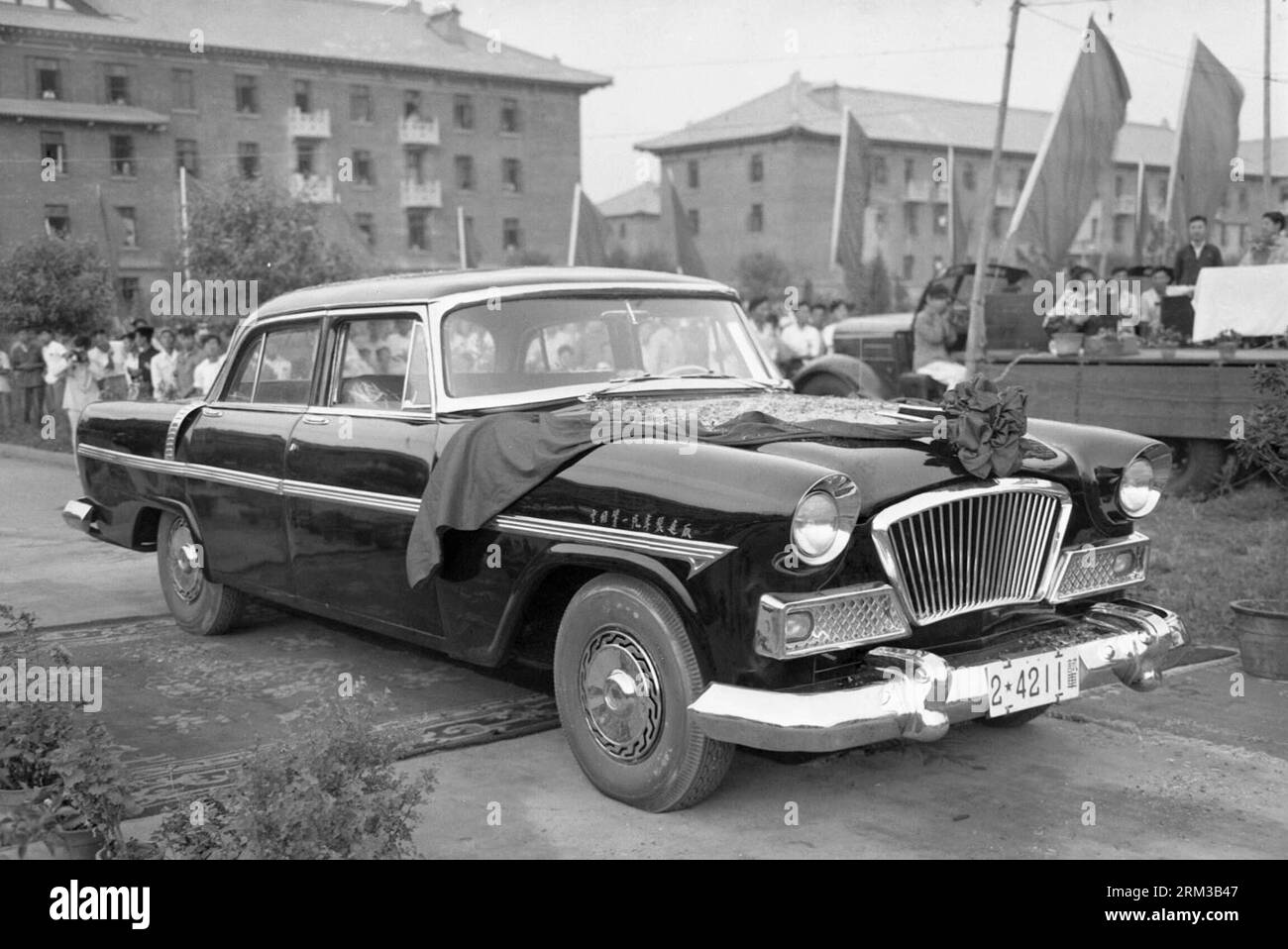 Bildnummer: 60123036  Datum: 14.07.2013  Copyright: imago/Xinhua  File photo taken on Aug. 1958 shows the country s first self-made limo Hongqi by the First Automotive Works Group (FAW) in China. The First Automotive Works Group (FAW) will have its 60th founding anniversary on July 15, 2013, which also marks the history of China s auto industry. Founded in 1953, the auto maker is known as the cradle of China s automobile industry for it produced the country s first self-made truck, the Jiefang, in 1956. Since then, China s auto industry has forge ahead, making its first sedan, SUV, high-powere Stock Photo