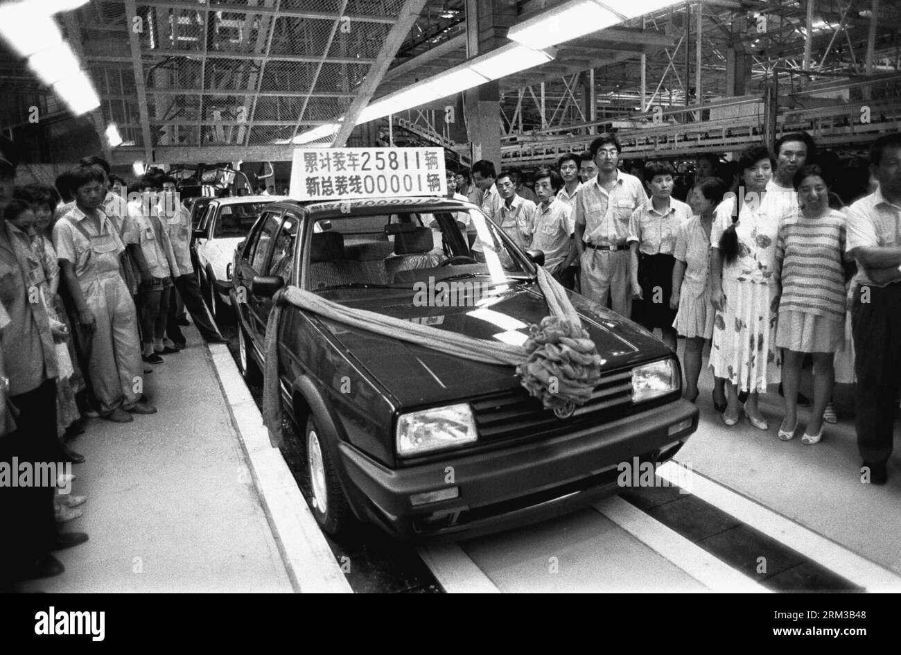 Bildnummer: 60123037  Datum: 14.07.2013  Copyright: imago/Xinhua  File photo taken on Aug. 1, 1994 shows the first sedan by the China-German joint venture automotive manufacturer FAW-VW rolling off the assembling line in Changchun, capital of northeast China s Jilin Province. The First Automotive Works Group (FAW) will have its 60th founding anniversary on July 15, 2013, which also marks the history of China s auto industry. Founded in 1953, the auto maker is known as the cradle of China s automobile industry for it produced the country s first self-made truck, the Jiefang, in 1956. Since then Stock Photo