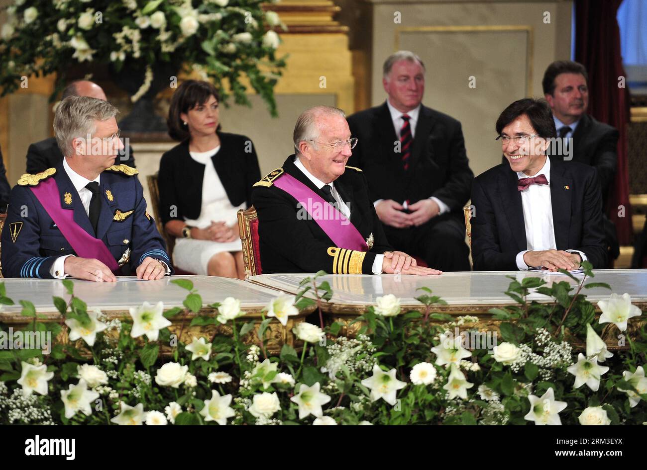Bildnummer: 60168365  Datum: 21.07.2013  Copyright: imago/Xinhua (130721) -- BRUSSELS, July 21, 2013 (Xinhua) -- Belgium s King Albert II (C, front), Prince Philippe (L, front) and Prime Minister Elio Di Rupo (R, front) attend the abdication ceremony at the Royal Palace in Brussels, capital of Belgium, on July 21, 2013, the country s national day.   (Xinhua/Ye Pingfan)(xzj)  BELGIUM-BRUSSELS  PUBLICATIONxNOTxINxCHN People Entertainment Adel Königshaus Belgien Amtswechsel Thronfolge Abdankung Thronwechsel Brüssel xdp x1x 2013 quer premiumd o0 Familie, privat, Vater, Eltern, Kind, Sohn     60168 Stock Photo