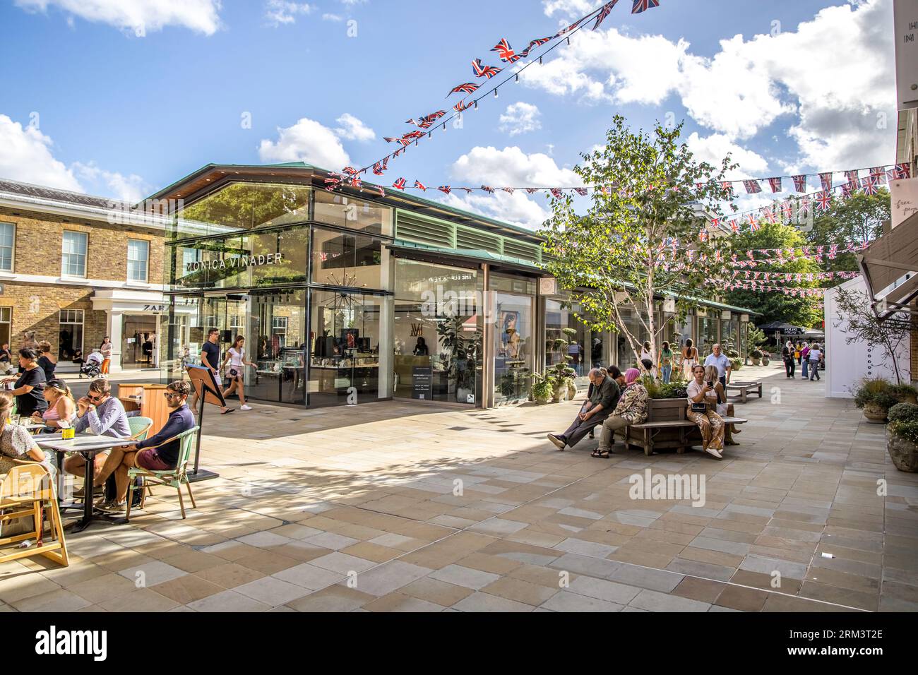 Duke of York Square. Stylish shopping hub offering high-end boutiques, restaurants with outdoor tables & an art gallery. Stock Photo